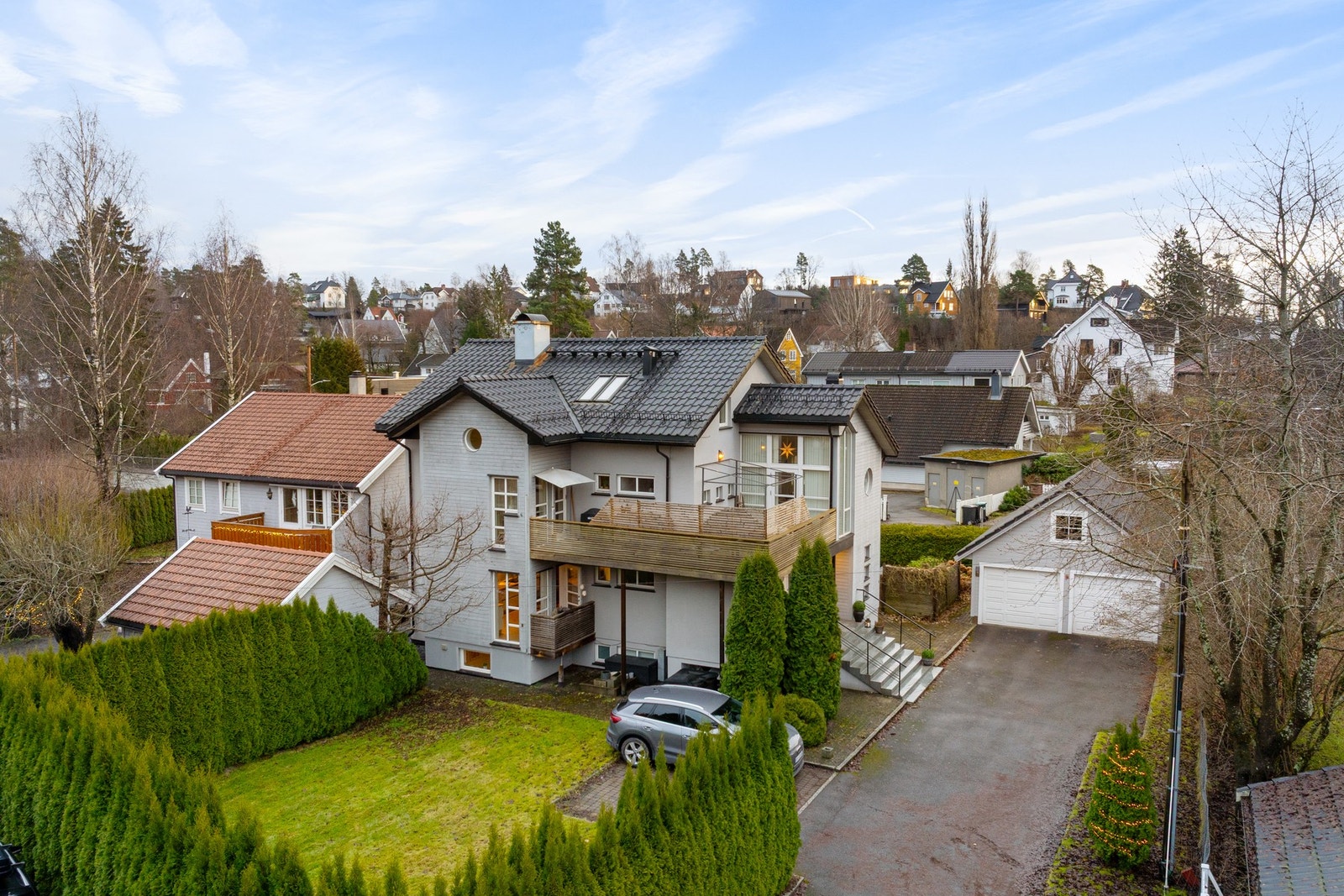 Seksjonene disponerer hver sin garasjeplass i dobbelgarasjen Galleribilde