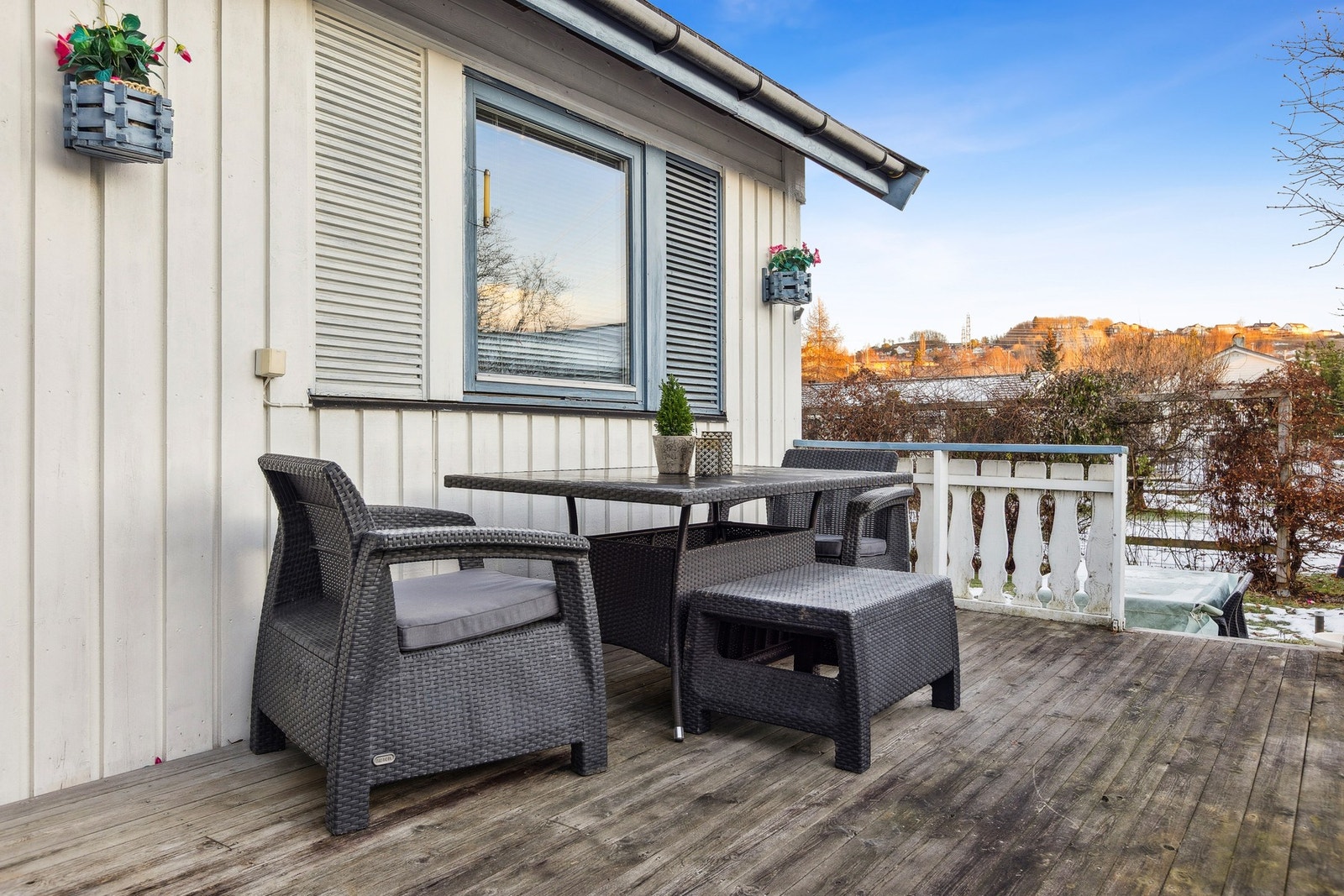 Terrasse nummer 2 måler et areal på 13 kvm. Galleribilde