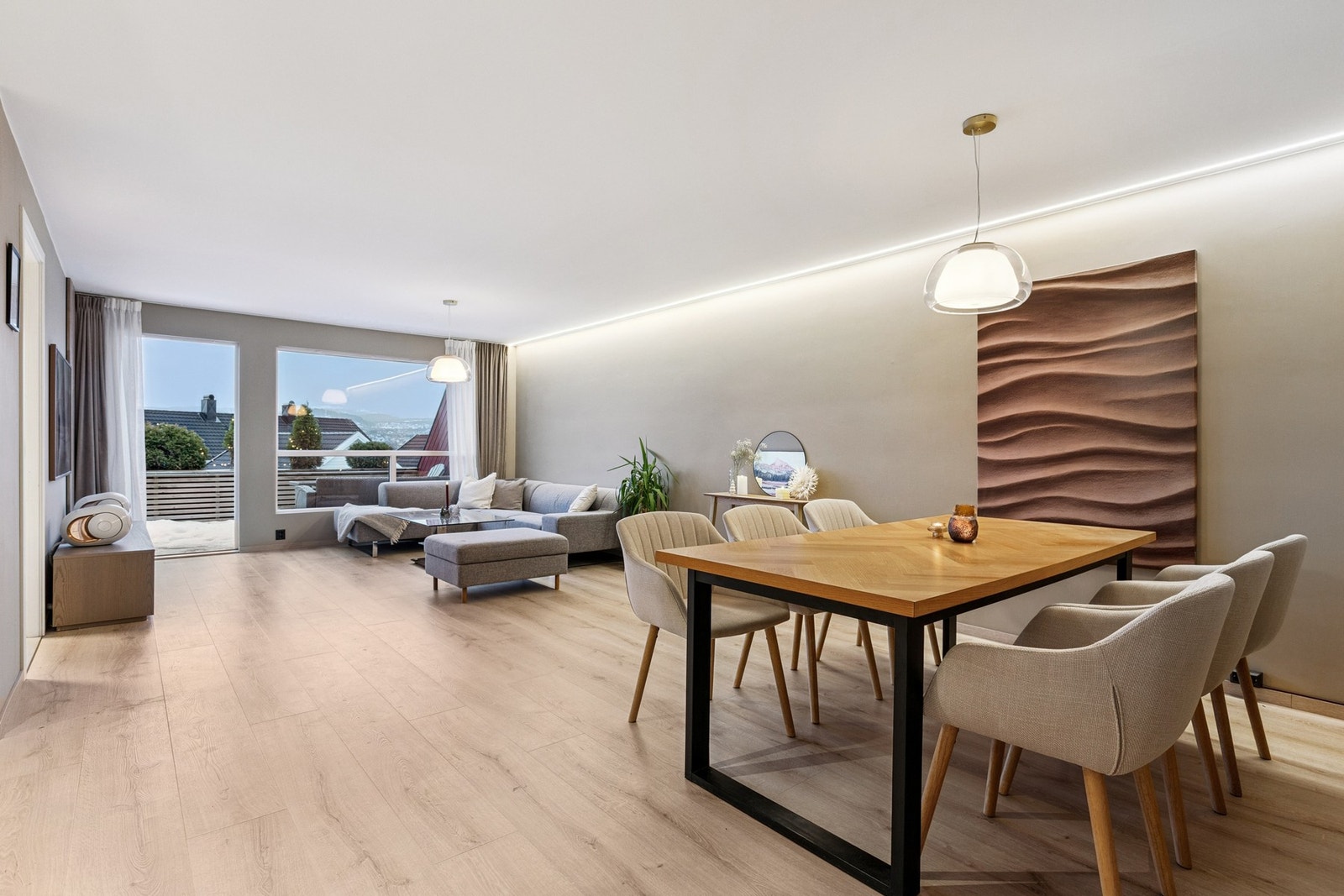 Det følger en parkering til hver leilighet. Dersom man ikke har behov for denne, kan den leies ut. Galleribilde