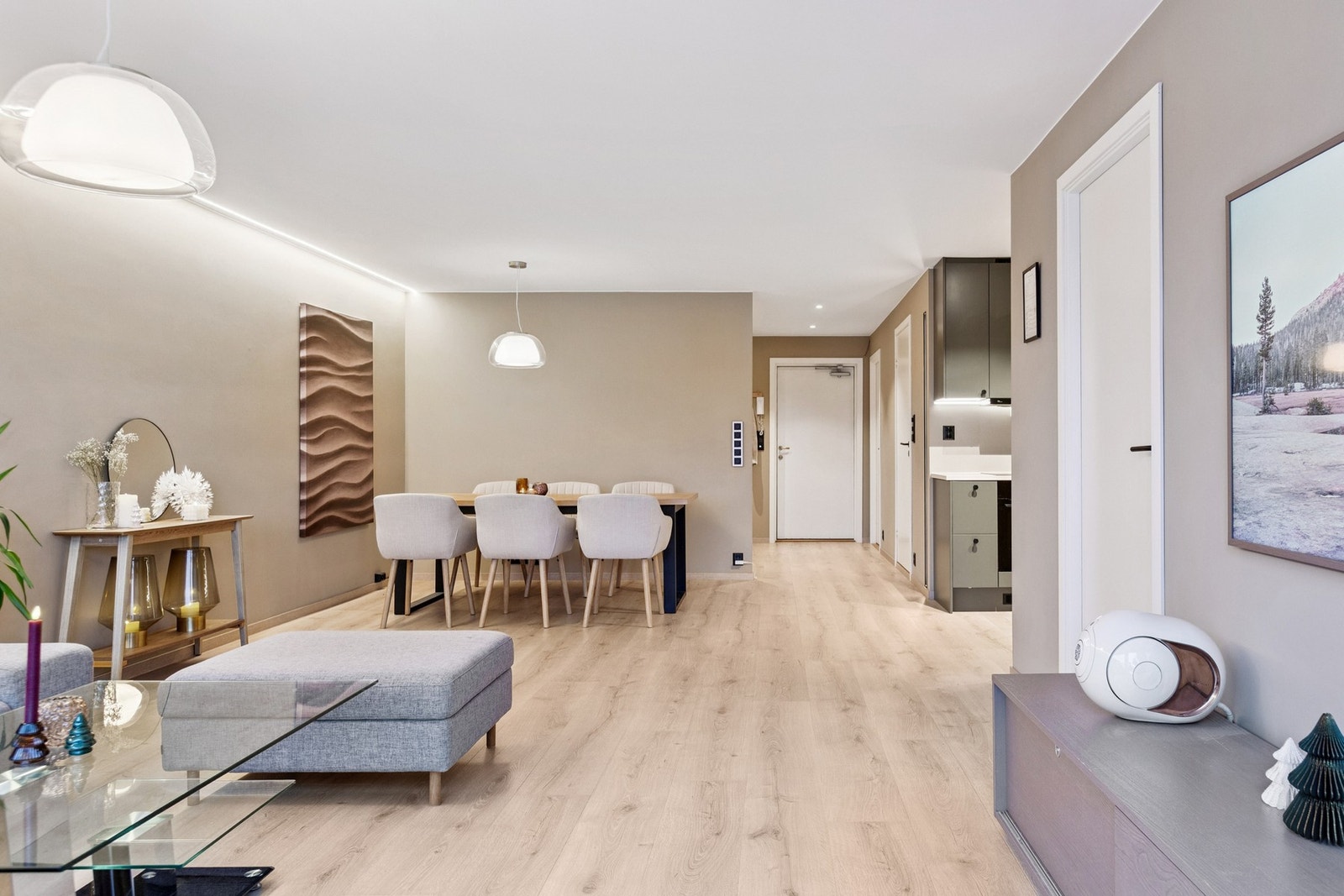 Leiligheten har en praktisk og gjennomtenkt planløsning som gjør det enkelt og møblere. Galleribilde