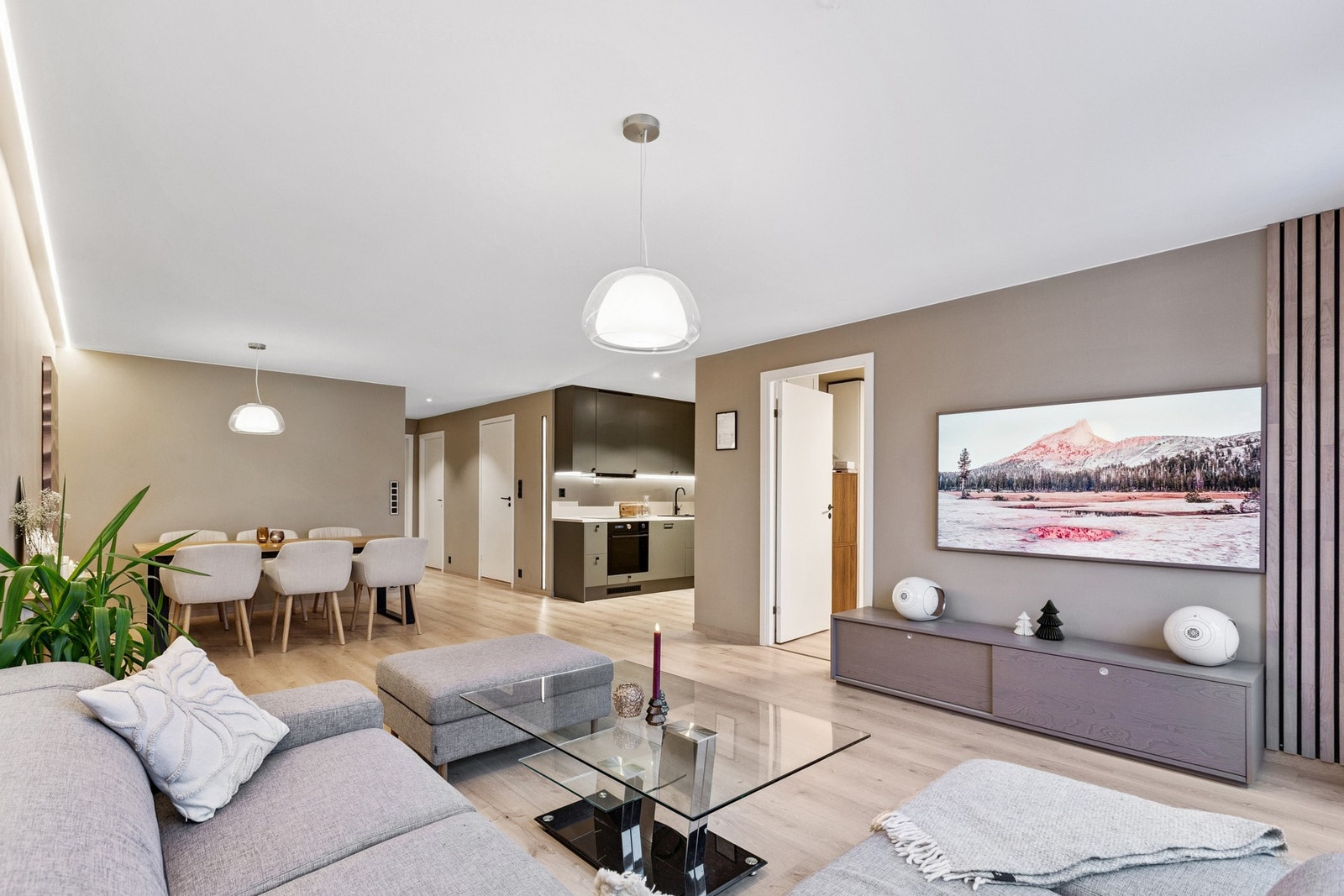 EiendomsMegler 1 ved Martin Antonsen har gleden av å presentere Siriusvegen 10B. Galleribilde