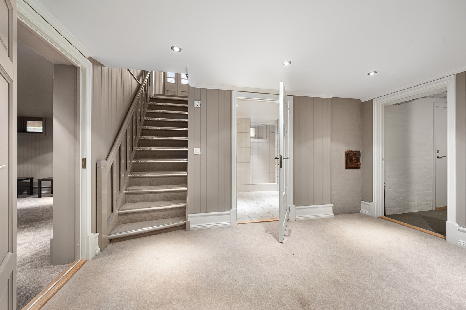 Vi tar turen ned til boligens kjelleretasje. Galleribilde