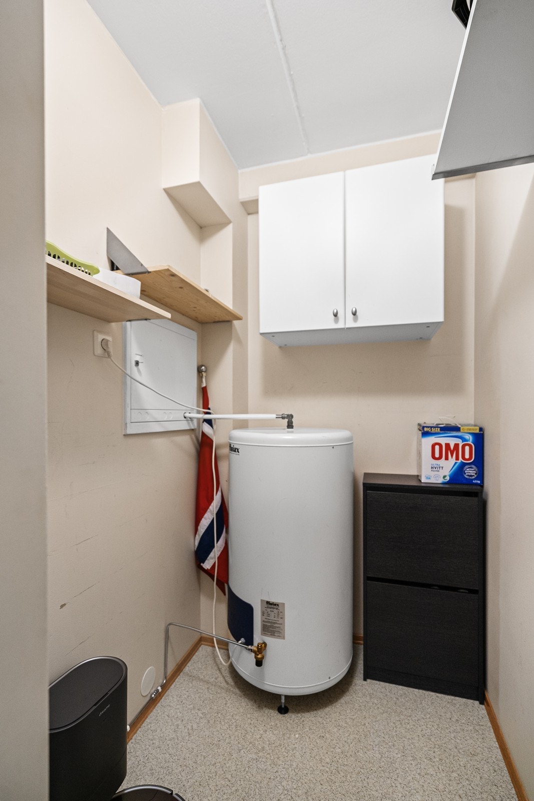 Praktisk bod som gir plass til oppbevaring. Galleribilde