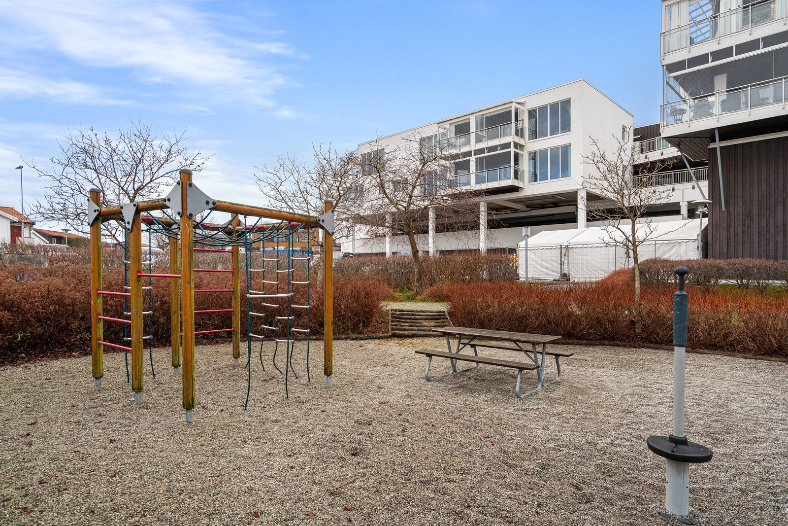 Uteområdet. Galleribilde