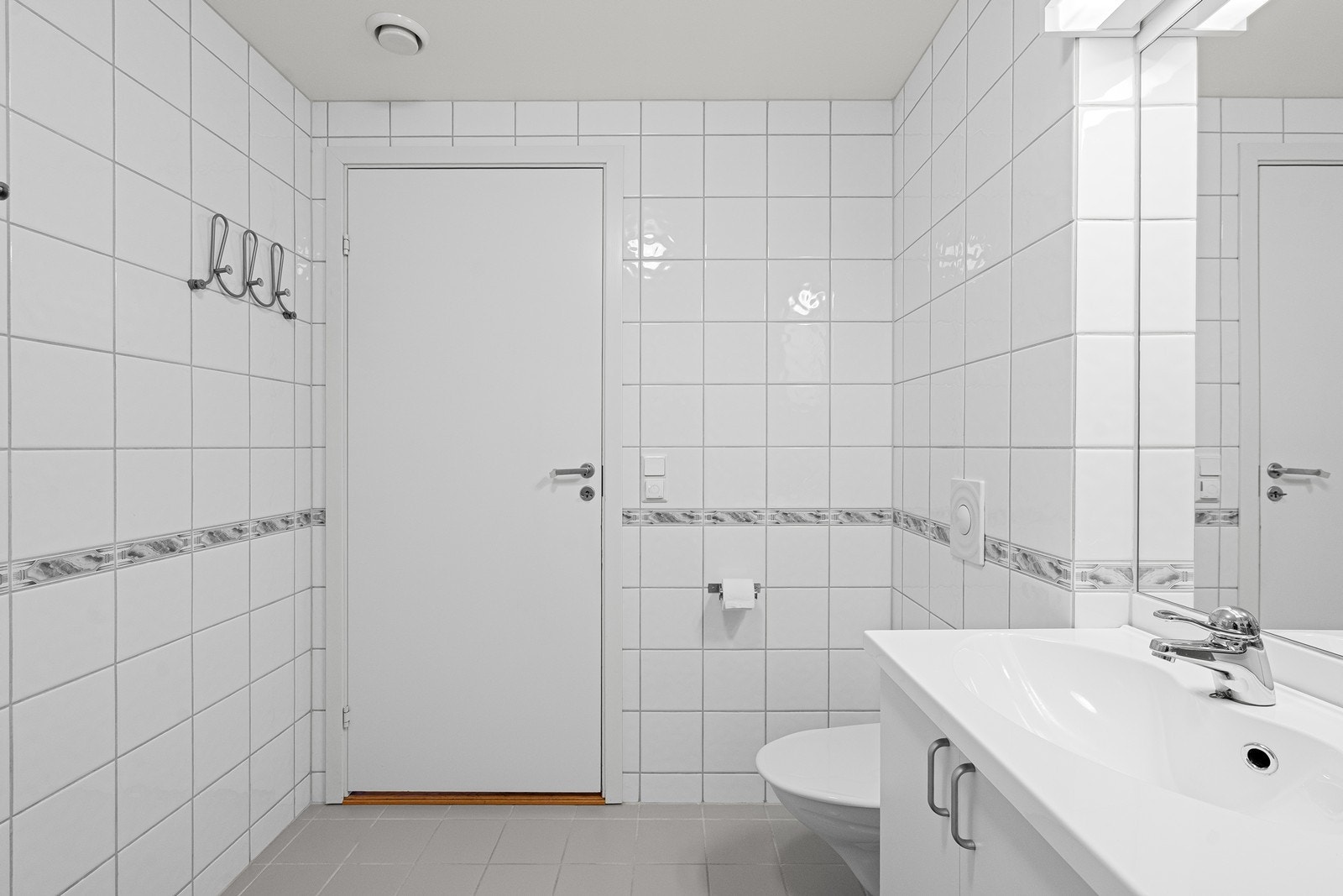 Helfliset bad med gulvvarme. Galleribilde