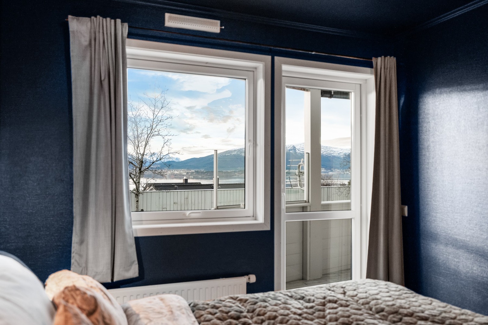 Fra hovedsoverommet er det også utgang til terrasse. Galleribilde