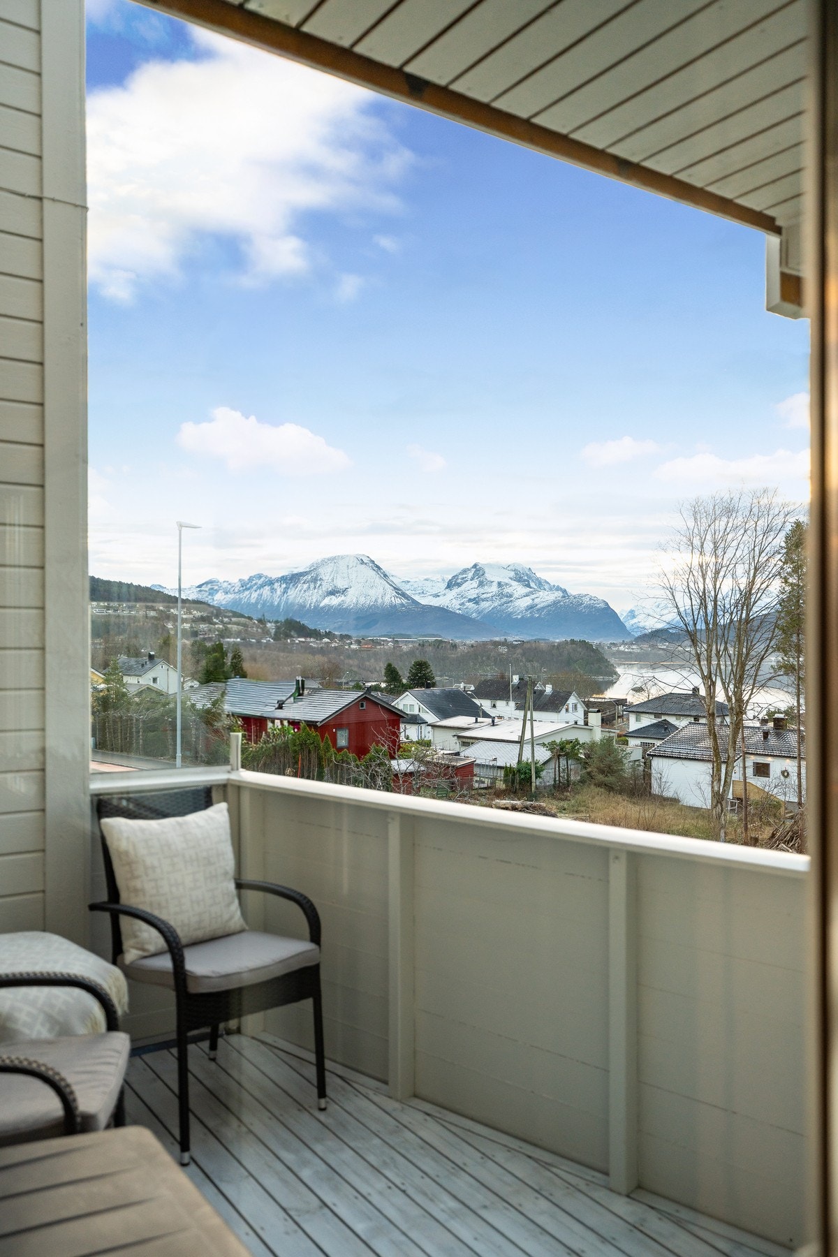 Hansmarka har gode solforhold og her har du en smakebit av utsikten østover. Galleribilde