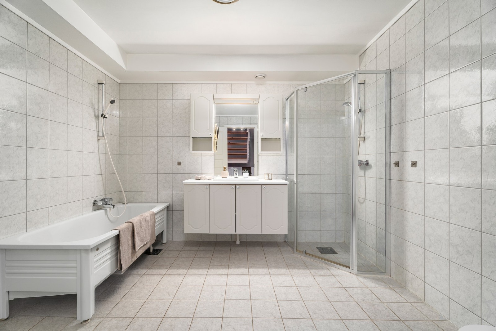 Og i tillegg til badekar har man også dusjnisje. Galleribilde