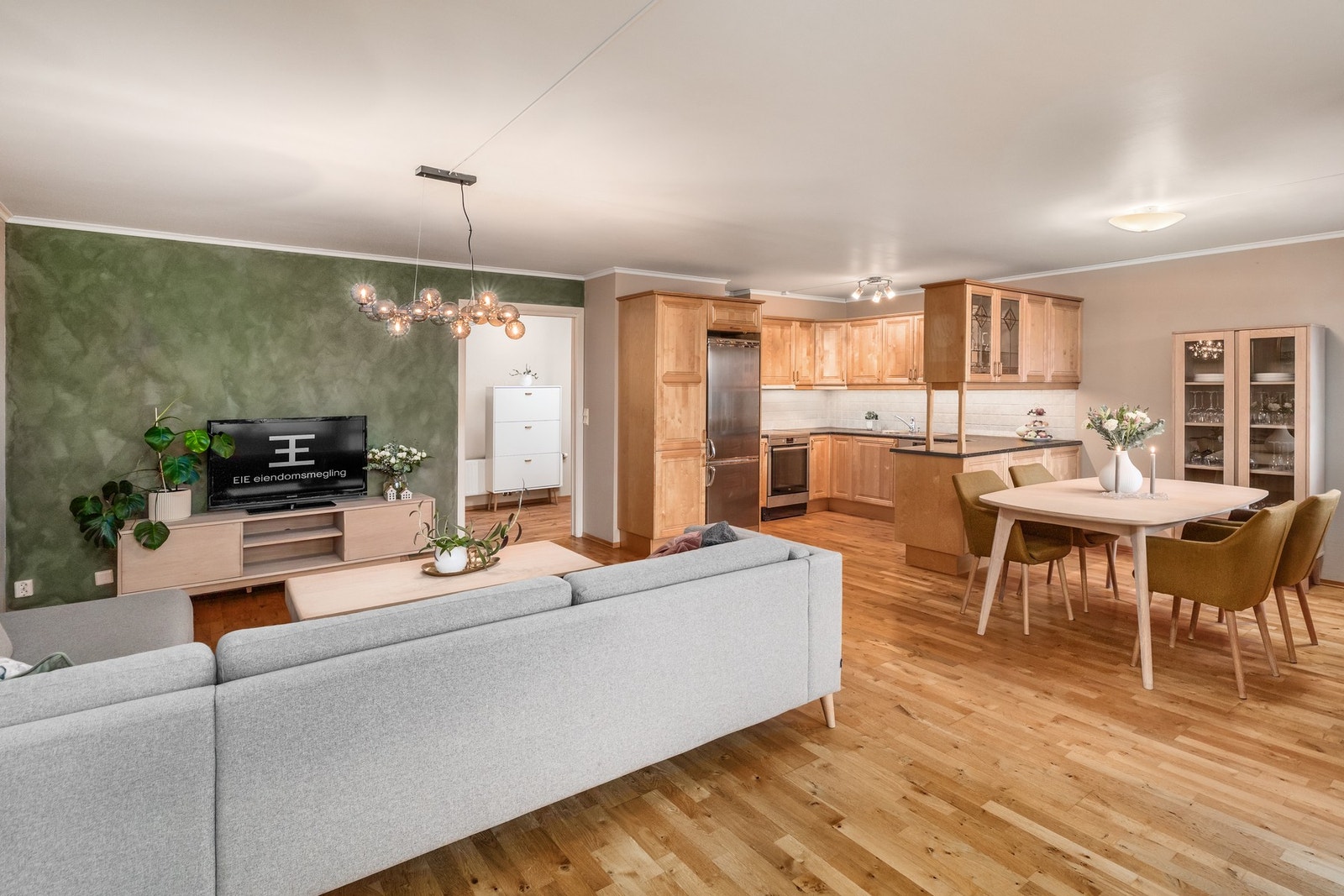 God plass til å møblere med spisegruppe. Galleribilde