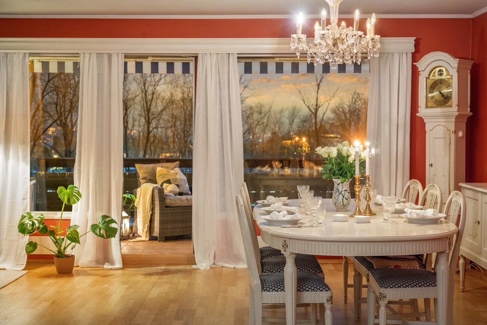 Boligen har oppussingsbehov, men byr på mange muligheter og løsninger Galleribilde