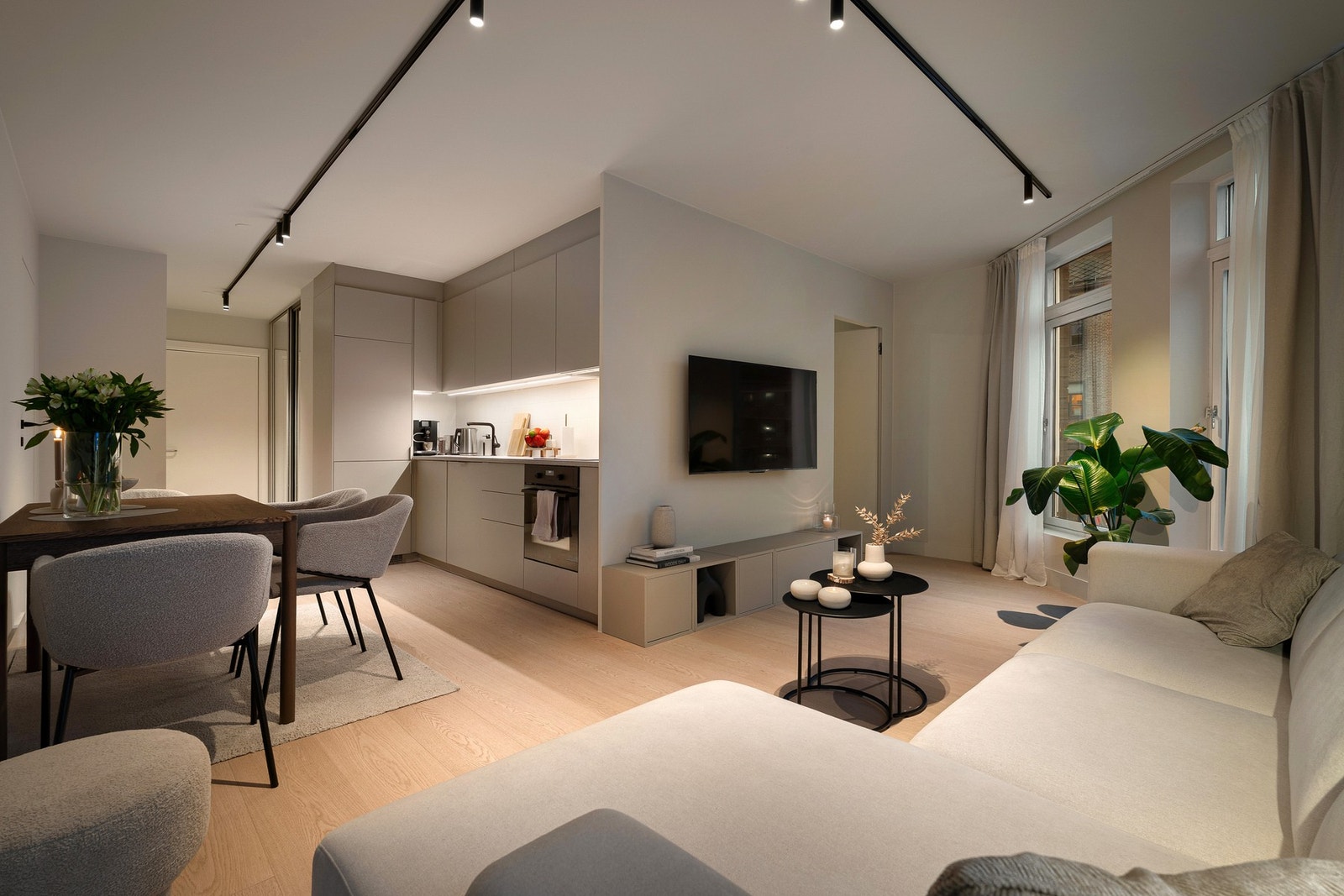 EiendomsMegler 1 v/Peder Bjørnstad har gleden av å presentere en romslig og moderne 3-roms i Ulstadløkkveien 5.
Foto: Krogstad&Nervik. Galleribilde