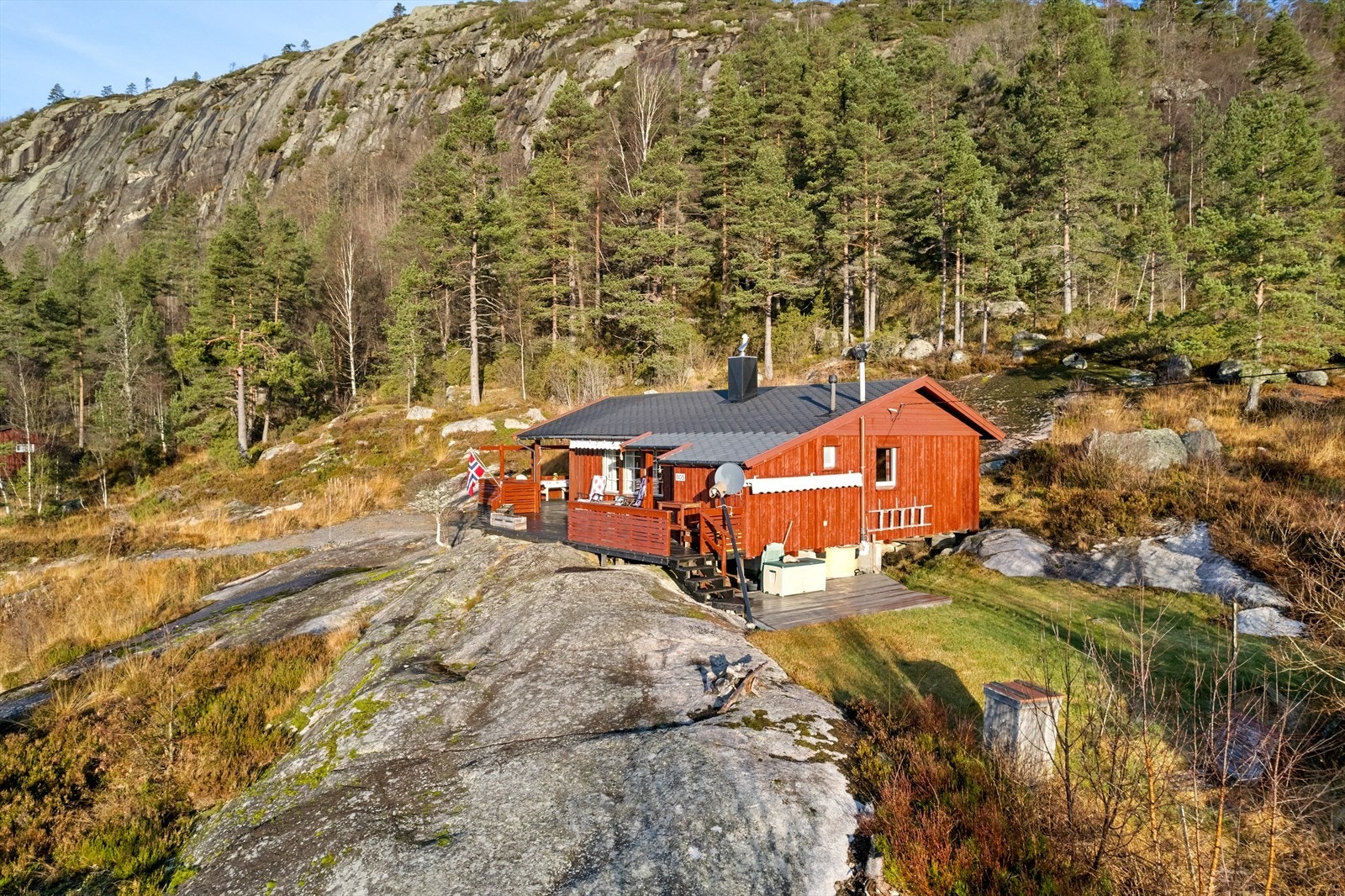 Deler av tomten er opparbeidet med plen Galleribilde