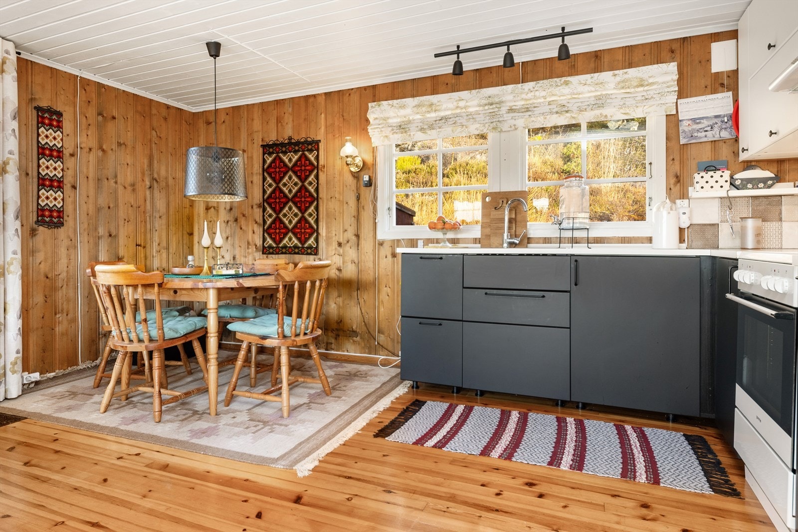 Kjøkken - Perfekt for rolige stunder og hygge med familie og venner. Galleribilde