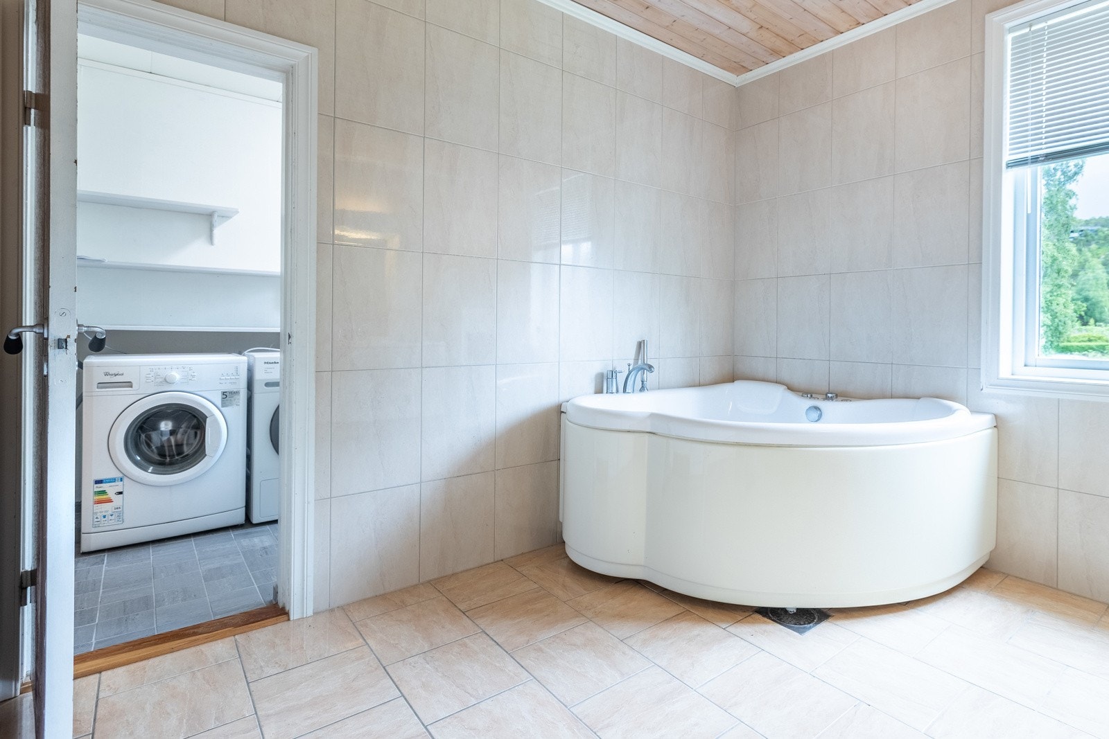 Bad 1, h. etg. med tilkomst til vaskerom Galleribilde