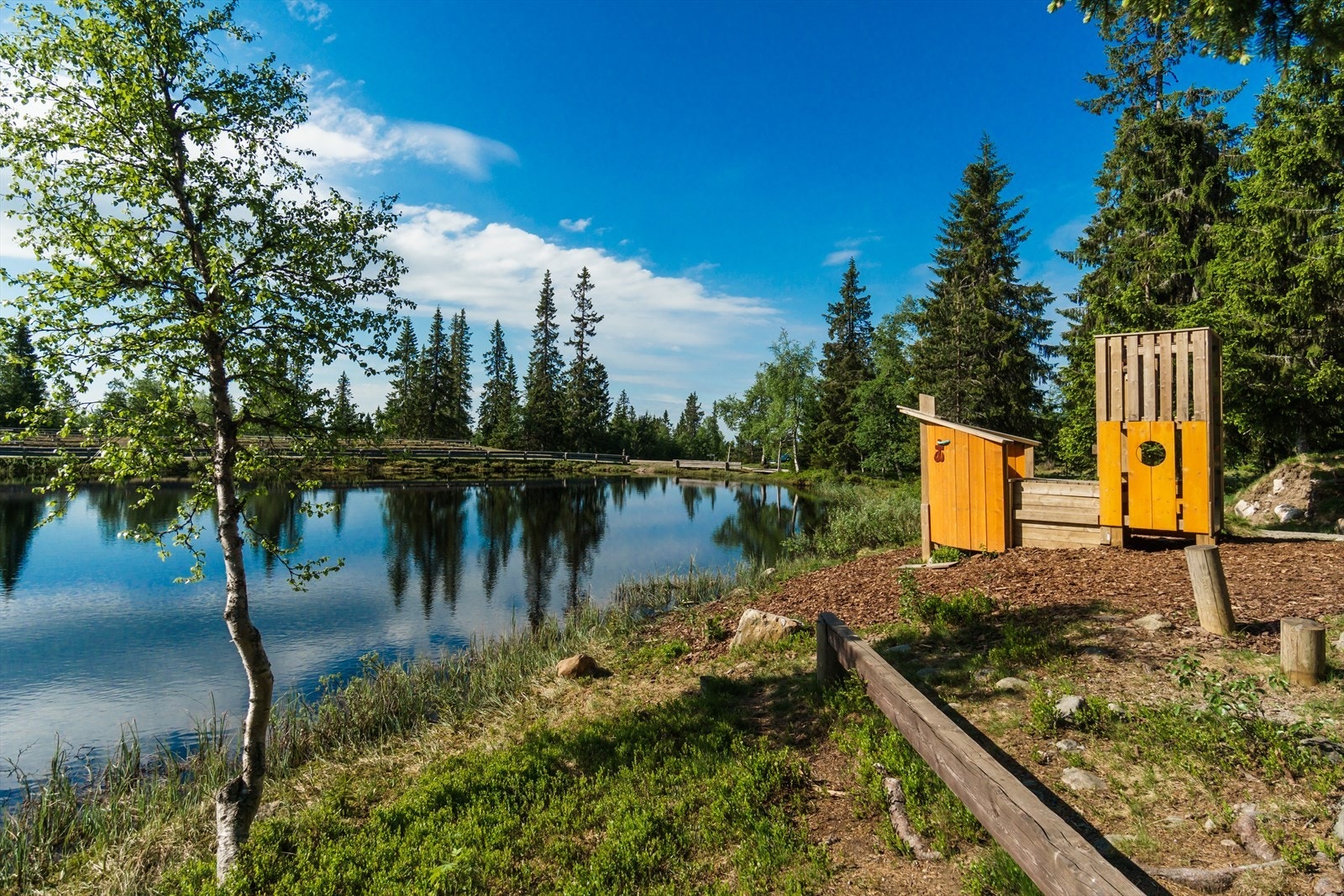 Budor er også et sommerparadis med turstier, fiskevann og fantastisk natur. Galleribilde