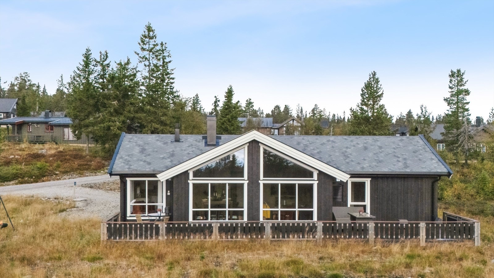 Her bor du med kort vei til alt Budor har å by på! Galleribilde