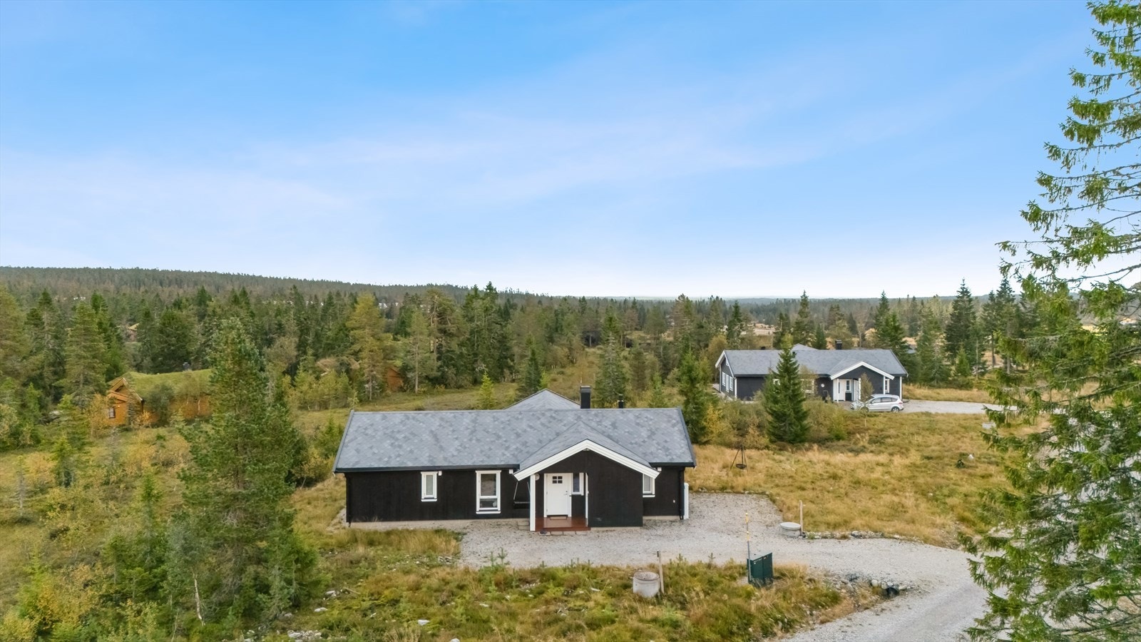 Parkering rett ved hytta - gangavstand til alt, så bilen kan hvile til du reiser hjem. Galleribilde