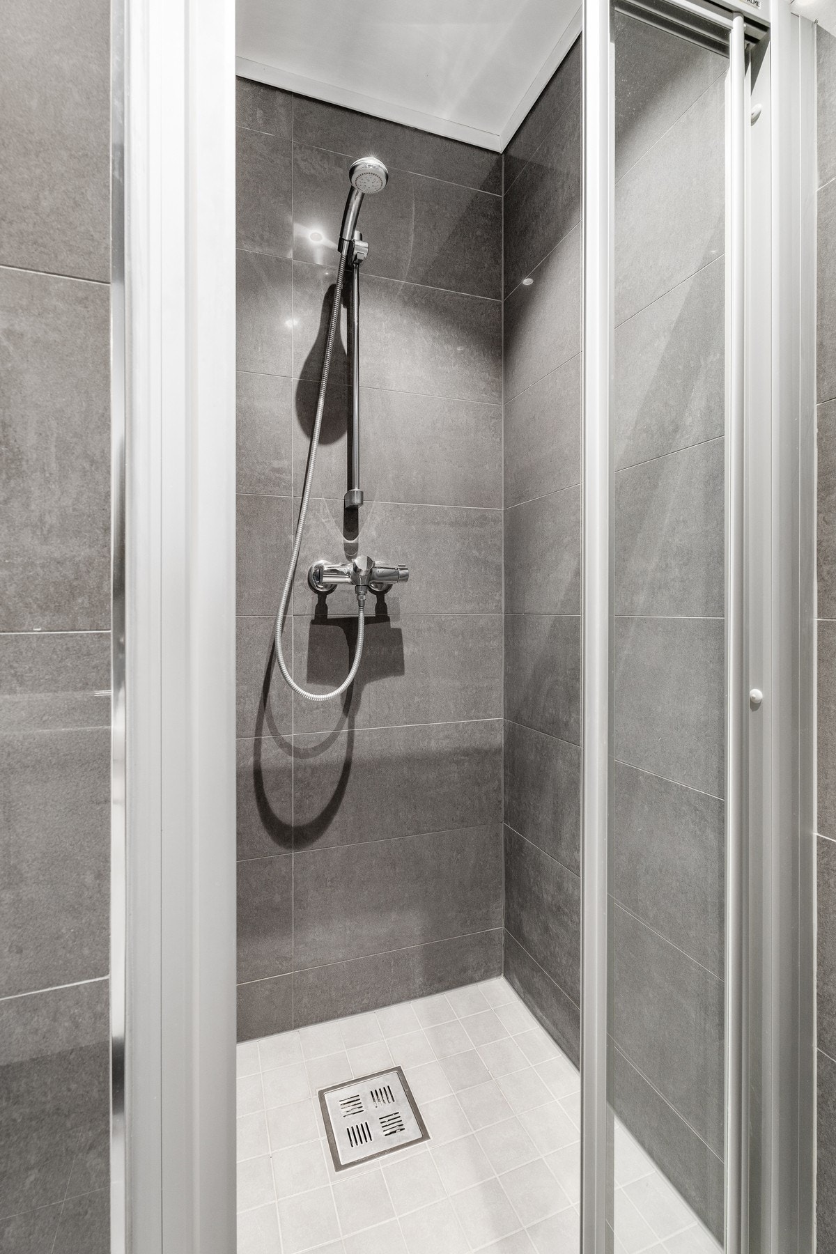 Deilig dusjnisje. Galleribilde