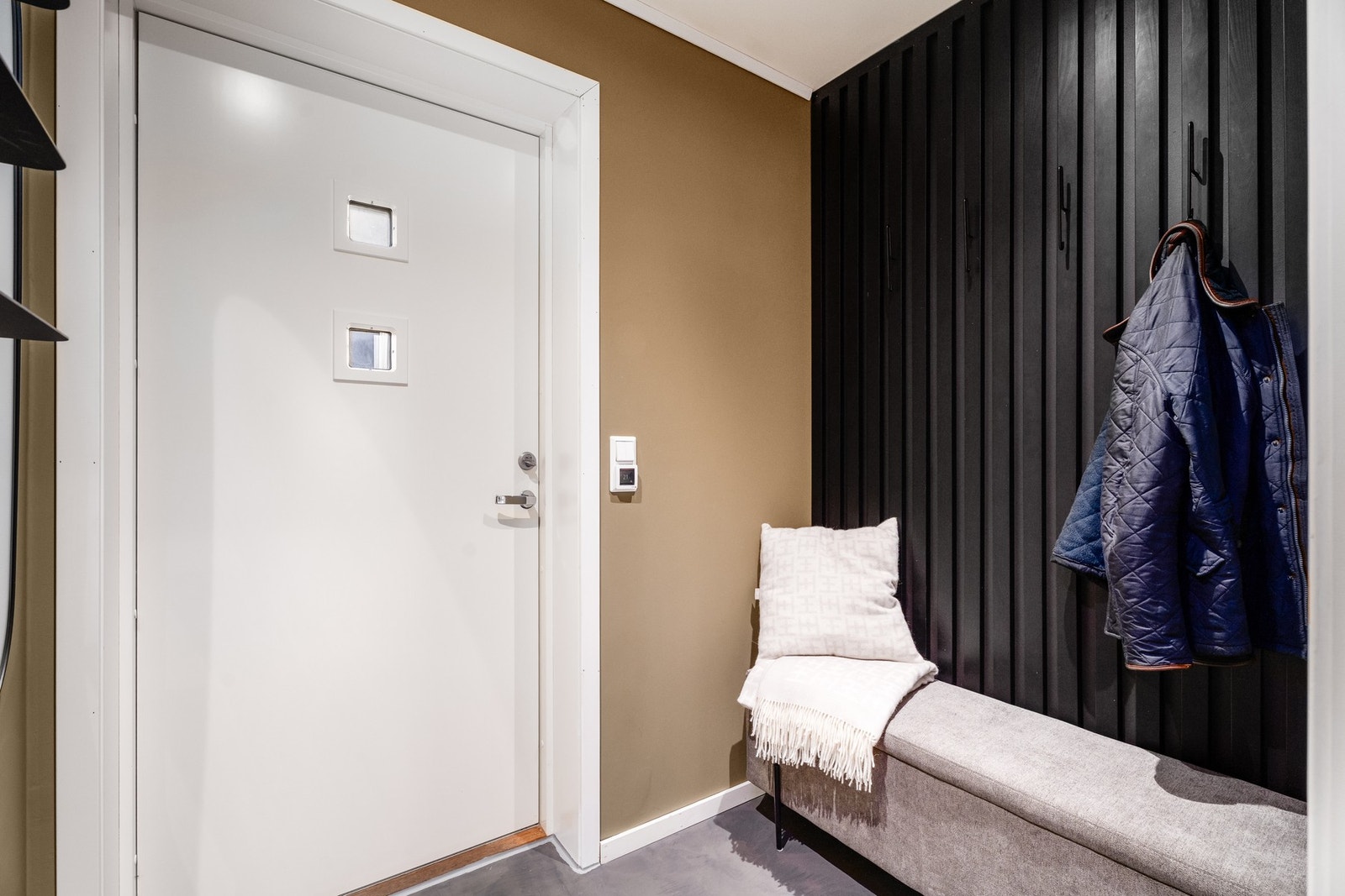 Pen entré med varme i gulvet. Galleribilde