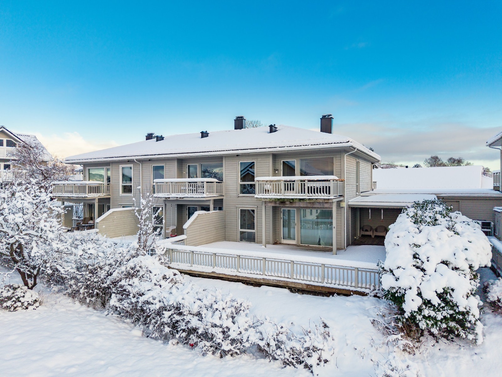 Fasade. Leiligheten ligger på toppen i midten. Galleribilde