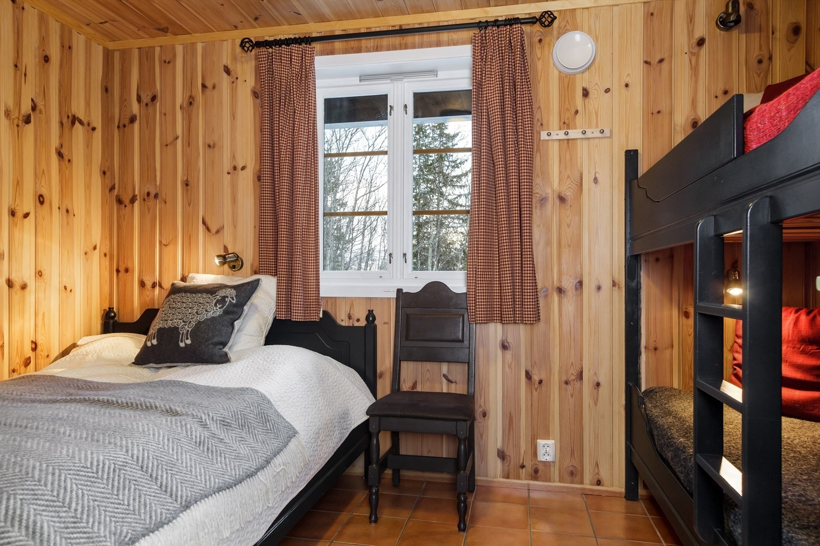 To av soverommene har faste køyesenger. Galleribilde