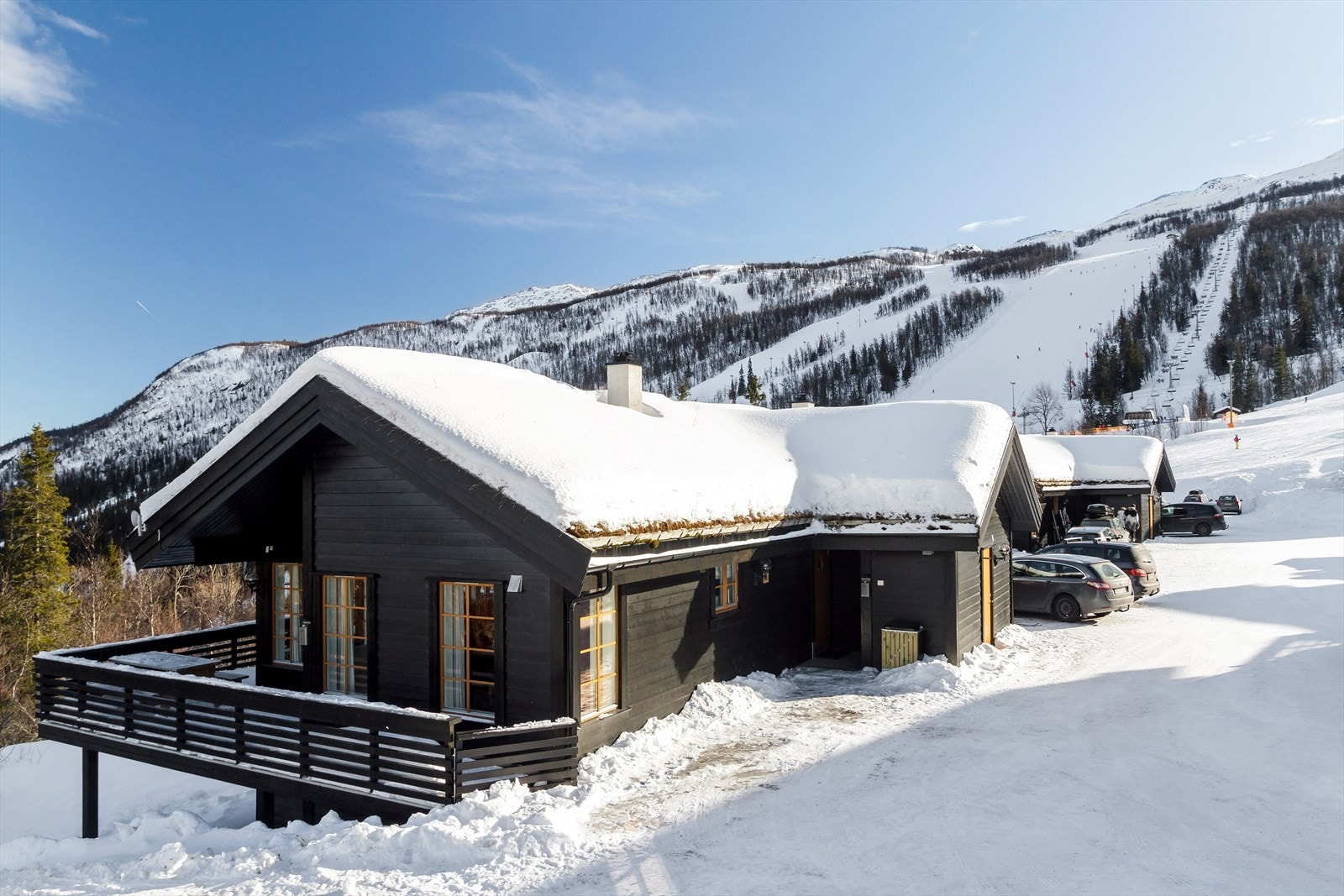 Fjellmegleren har gleden av å presentere Veslestølen 1.- Innholdsrik halvpart av dobbelthytte med umiddelbar nærhet til bakken.
(Foto: Frank Tolpinrud). Galleribilde