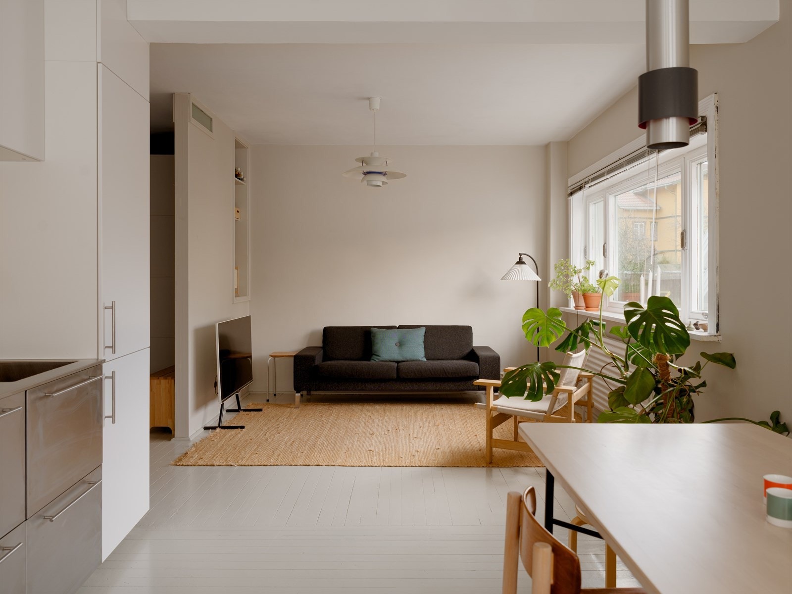 Boligen har blitt betydelig oppusset de siste årene med optimalisering av planløsning, nytt kjøkken og behandling av alle overflater. Galleribilde