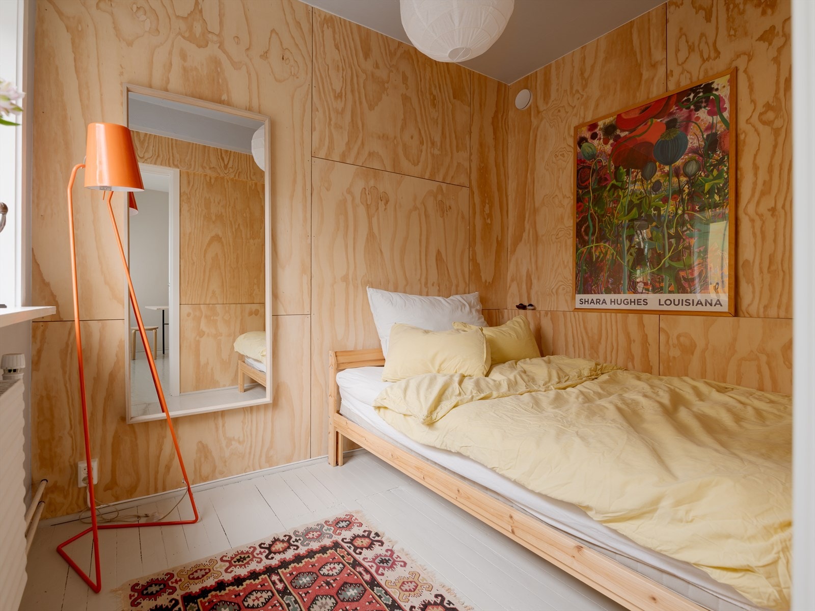 Soverommet er behagelig med god plass til dobbeltseng og øvrig møblement. Galleribilde