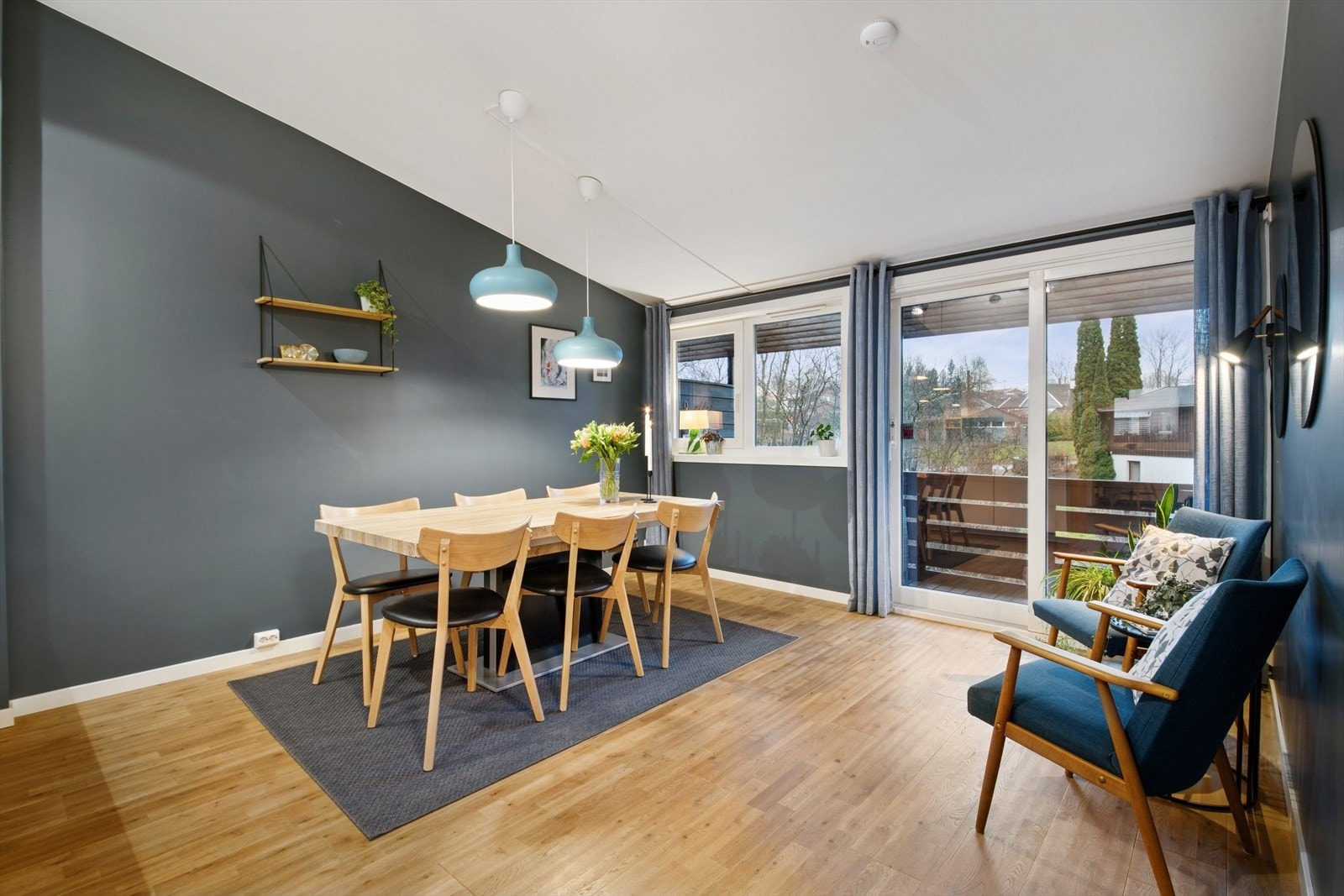 Her har man god plass til å dekke langbord og invitere venner og familie på besøk. Galleribilde