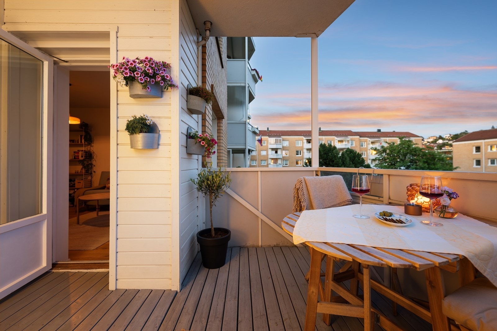 Det er montert belysning som skaper god stemning også på kveldstid. Galleribilde