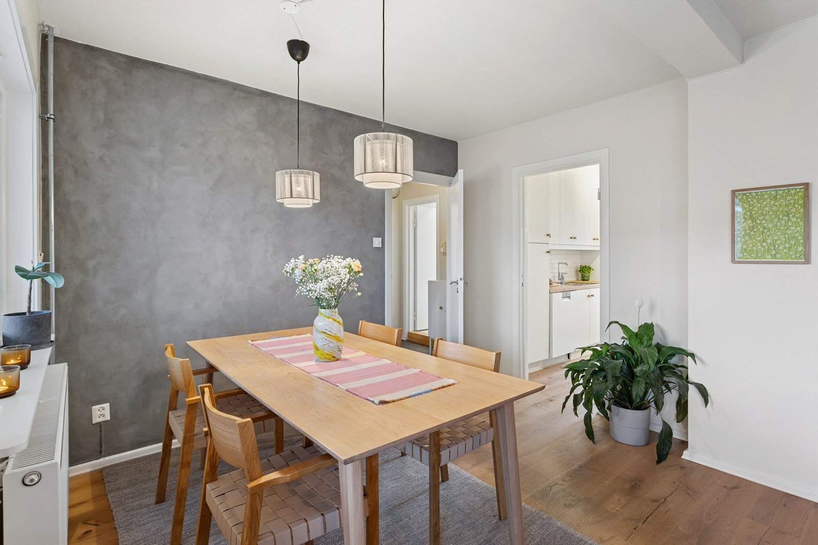 Koselig plass for spisegruppe. Galleribilde