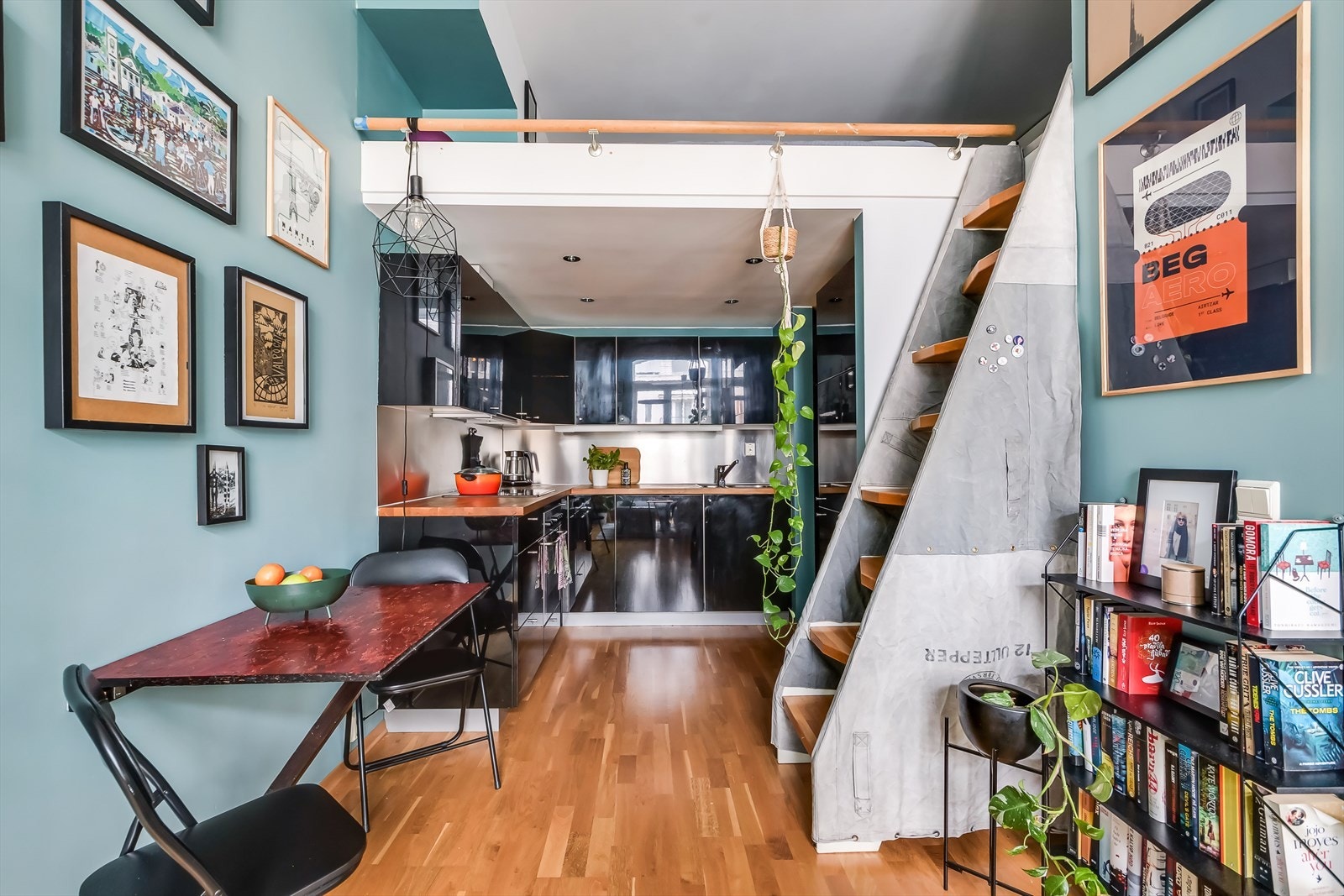 En hyggelig 2-roms fabrikkleilighet med praktisk hems Galleribilde