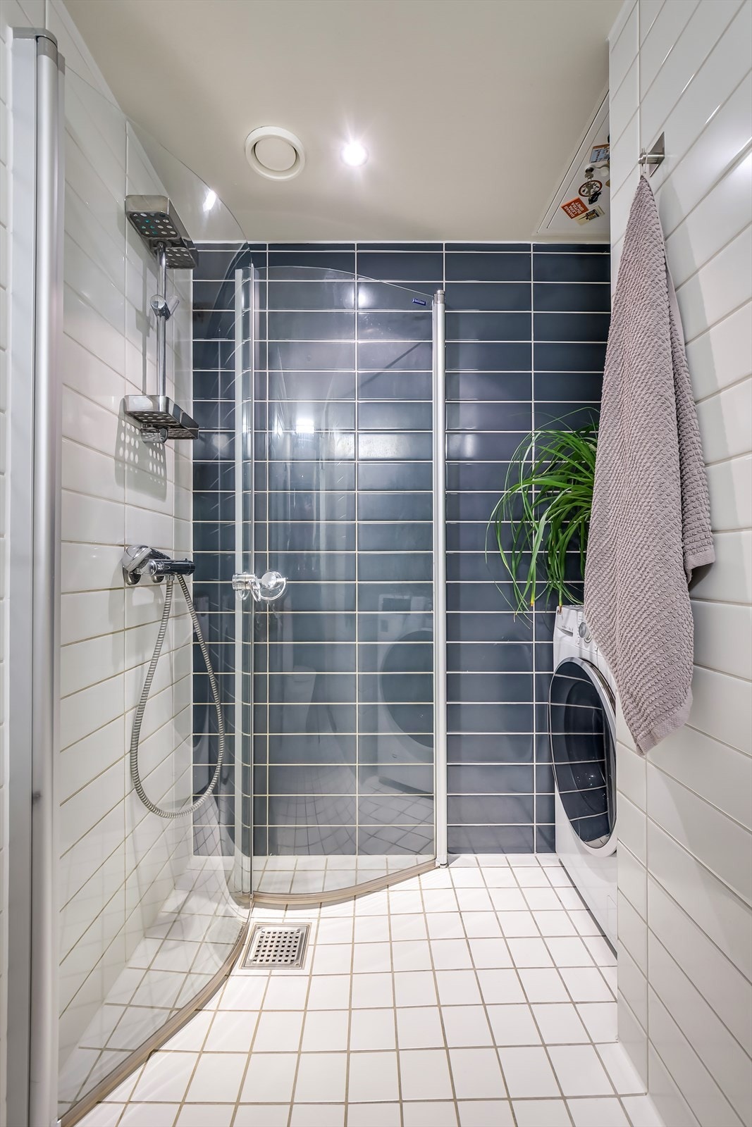 Det er varmekabler i gulvet og mekanisk avtrekk Galleribilde