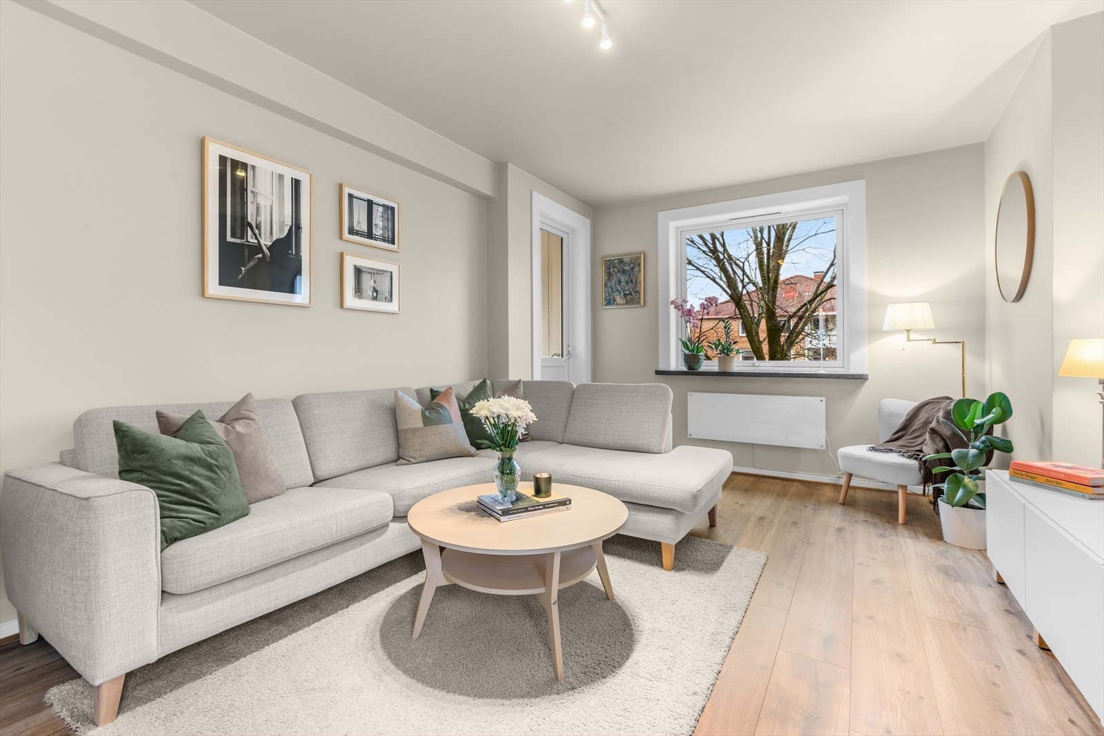 Stuen er et sosialt rom og boligens naturlige samlingspunkt. Galleribilde