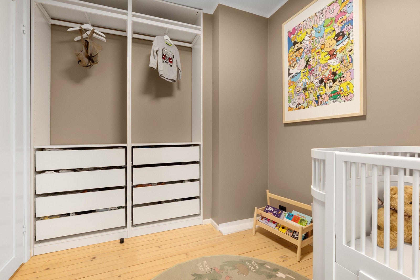 Garderobe på soverom II Galleribilde