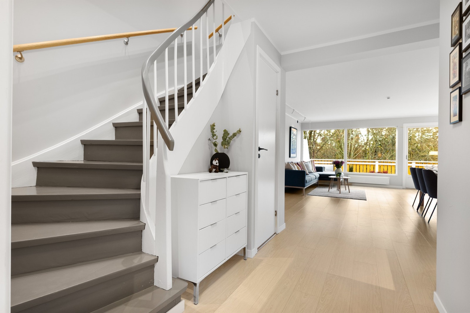 Trapp opp til 2. etasje Galleribilde