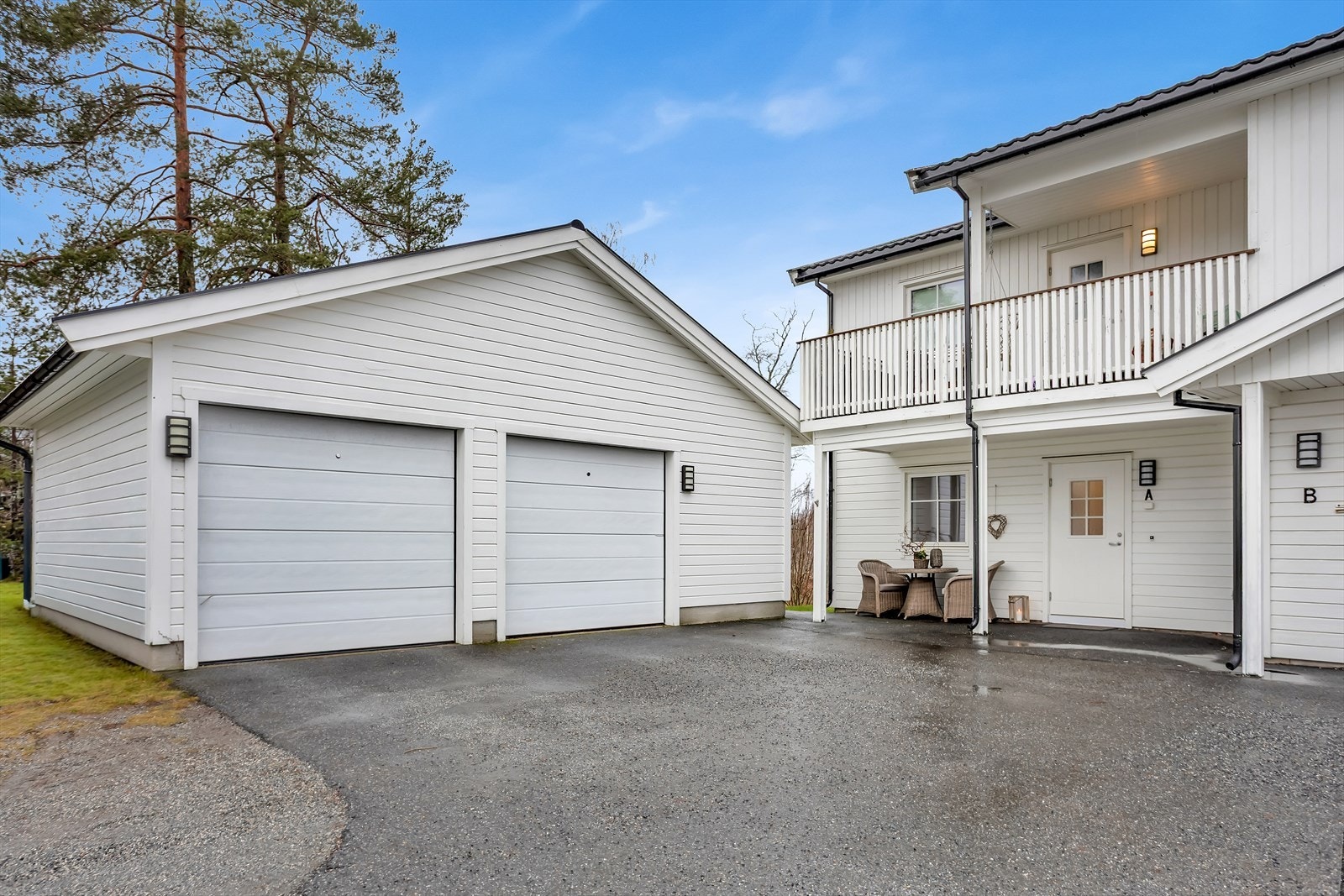 I felles garasjeanlegg medfølger også en bod på 5 m² med god lagringsplass. Galleribilde