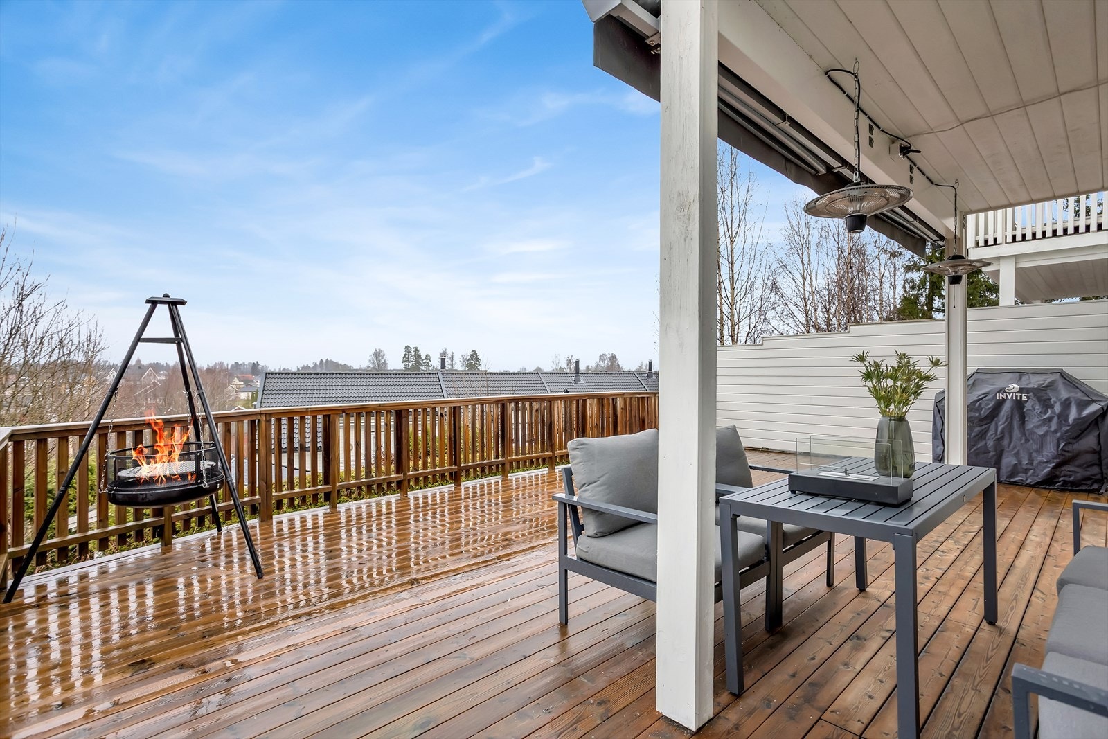 Den nordvestvendte plasseringen gir gode solforhold på ettermiddag og kveld. Galleribilde