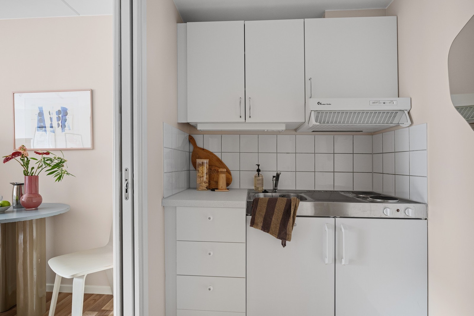 Kjøkkenet ligger separat til. Galleribilde