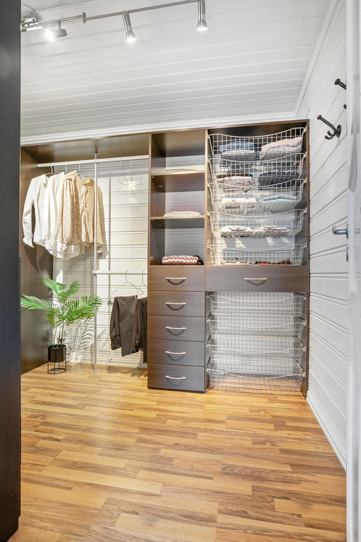 Klesrom/walk in closet Galleribilde