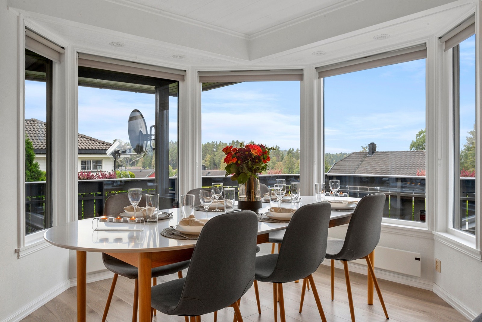 Spiseområdet med vakker utsiktspost Galleribilde