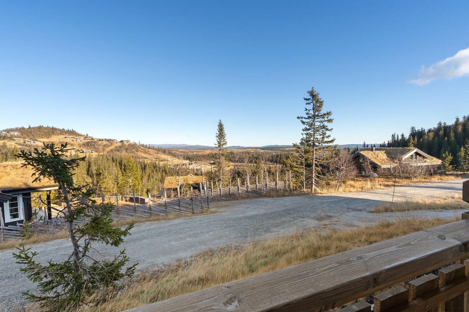 Her ligger det til rette for mange flotte naturopplevelser hvor sekken kan pakkes og turen kan starte rett utenfor hyttedøra. Galleribilde