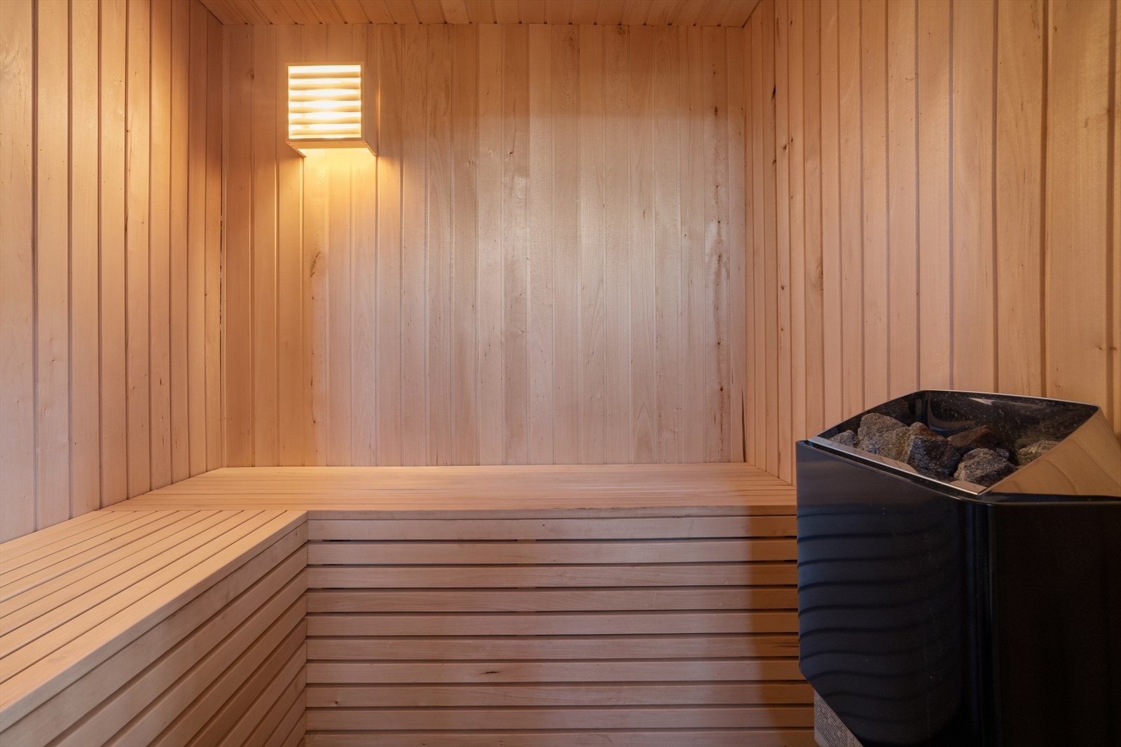 Inn fra badet er det en badstue. Her er det godt å slappe av etter en lang dag ute i skiløypene. Galleribilde