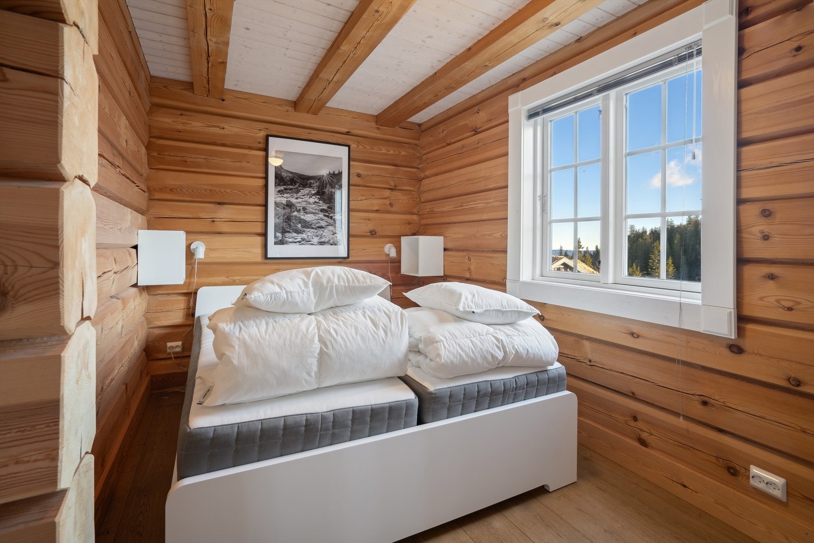 Soverom med plass til dobbeltseng. Galleribilde