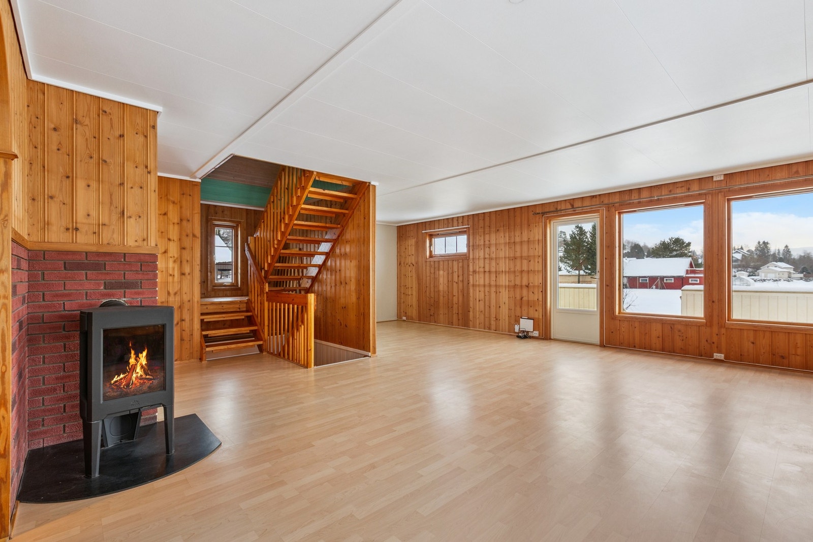 Boligen har en stor stue på hele 45,5 kvm. Galleribilde