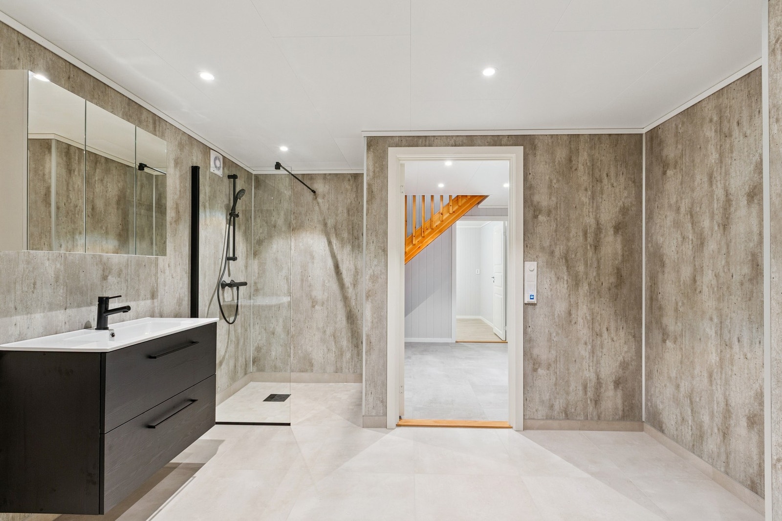 Pent og moderne bad fra 2025. Galleribilde