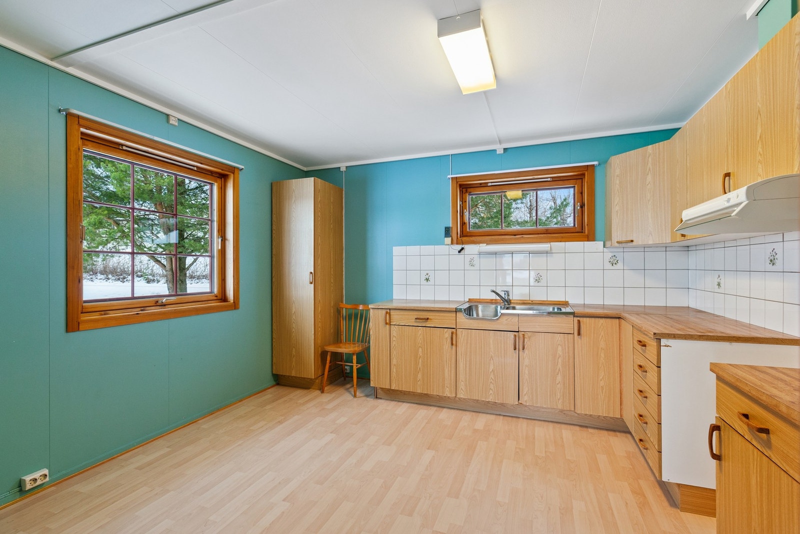 Godt med skap og benkeplass. Galleribilde