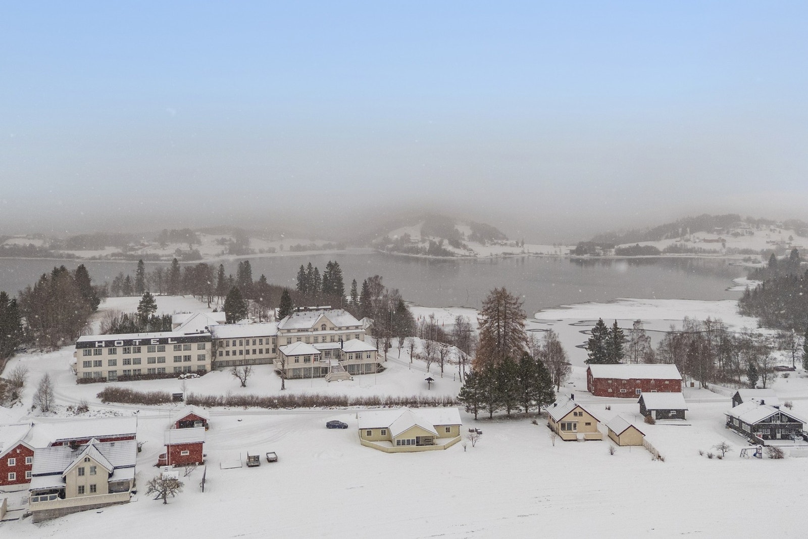 Boligen ligger i et rolig område med fin natur. Galleribilde