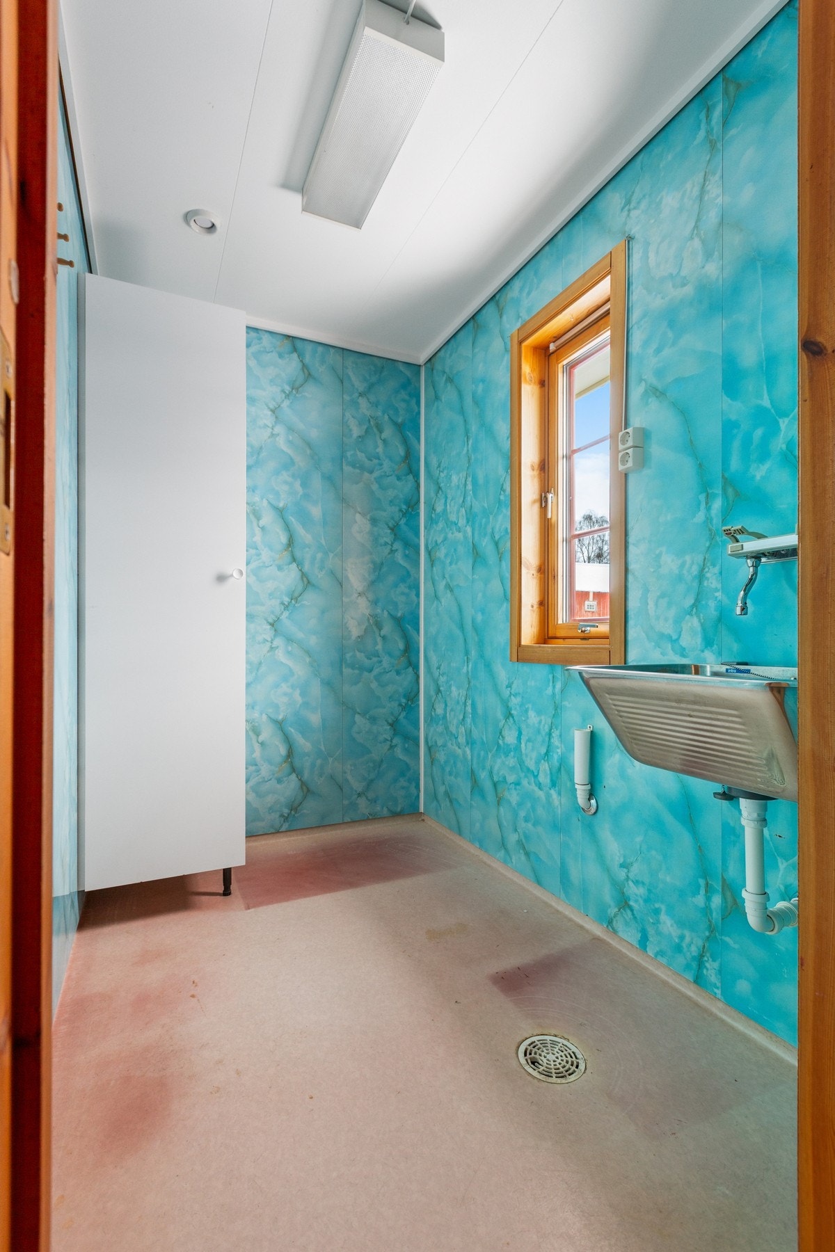 Praktisk vaskerom ved inngangen. Galleribilde