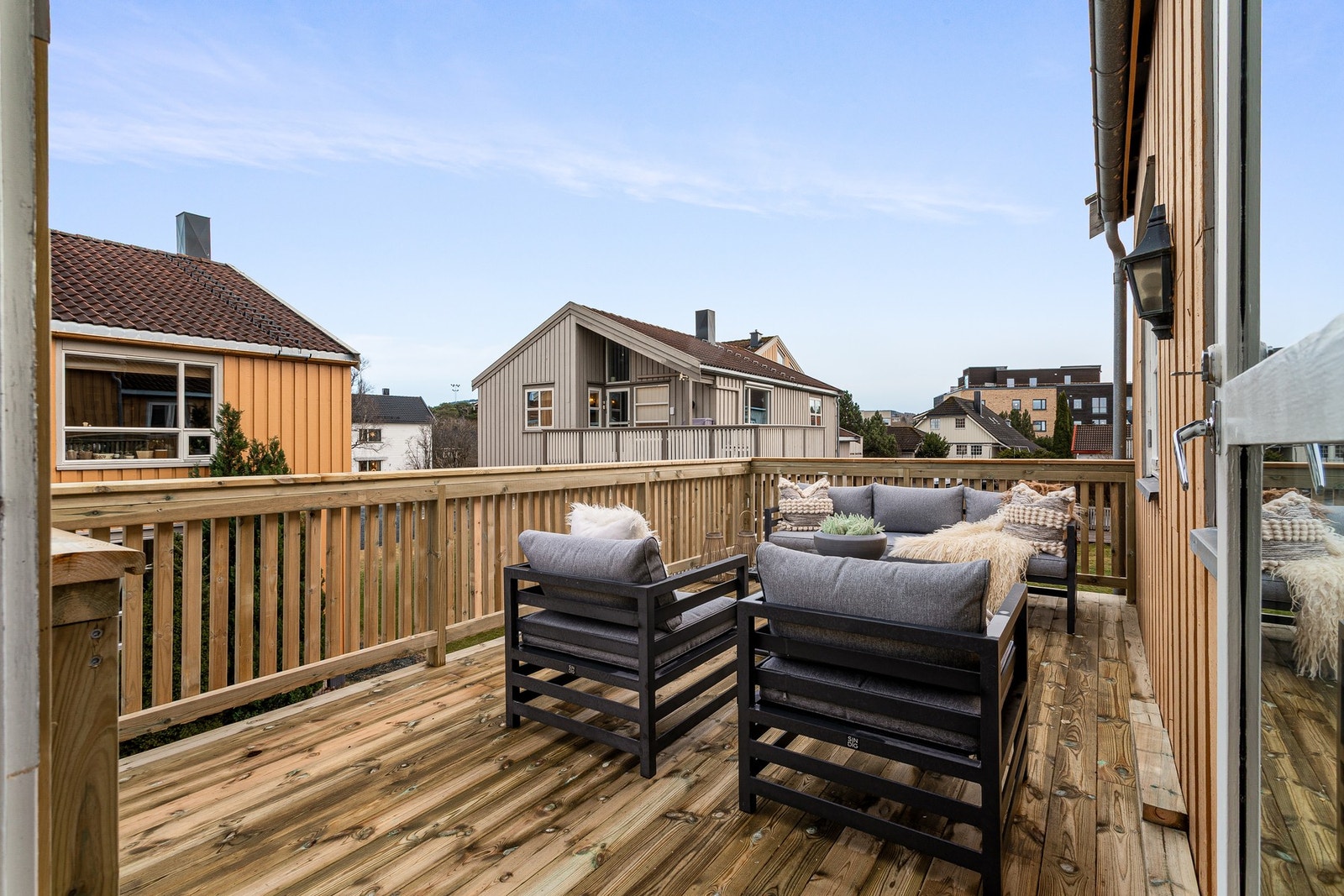 Størrelsen på balkongen gjør at man kan innrede etter eget ønske. Galleribilde